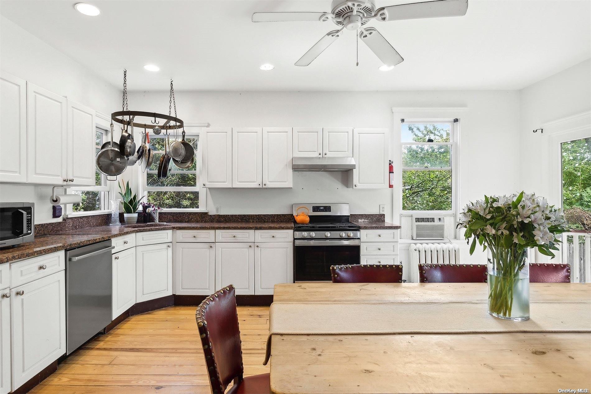 Single Family Bay  Suffolk County, NY 11944, MLS-L3579812-4