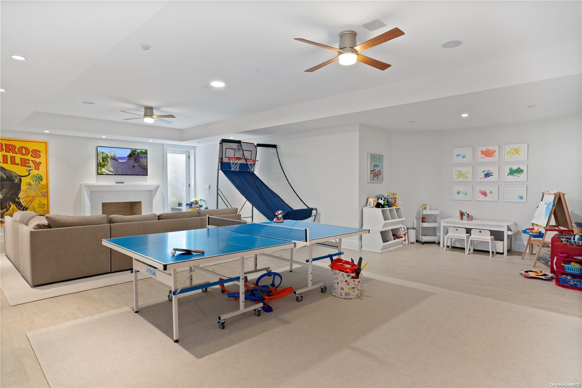 Single Family Chase Ct  Suffolk County, NY 11932, MLS-L3579927-29