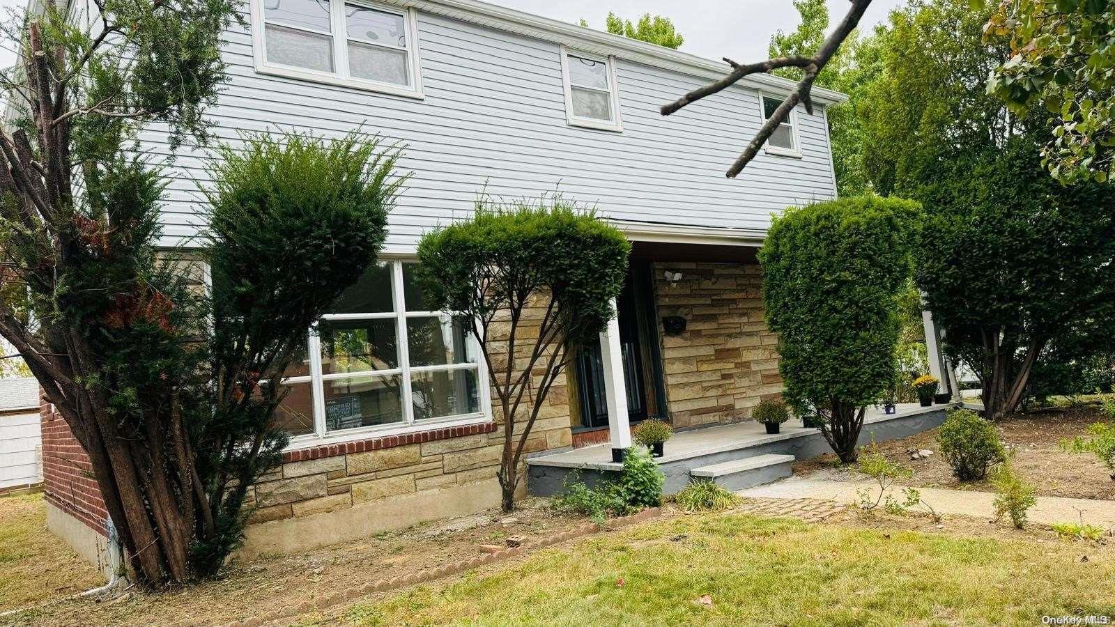 Single Family New Hyde Park  Nassau County, NY 11040, MLS-L3580338-2