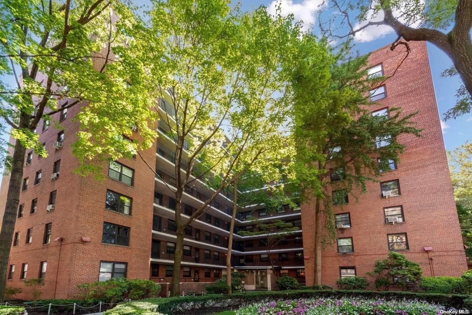 Coop in New York - 85th  Queens, NY 11372