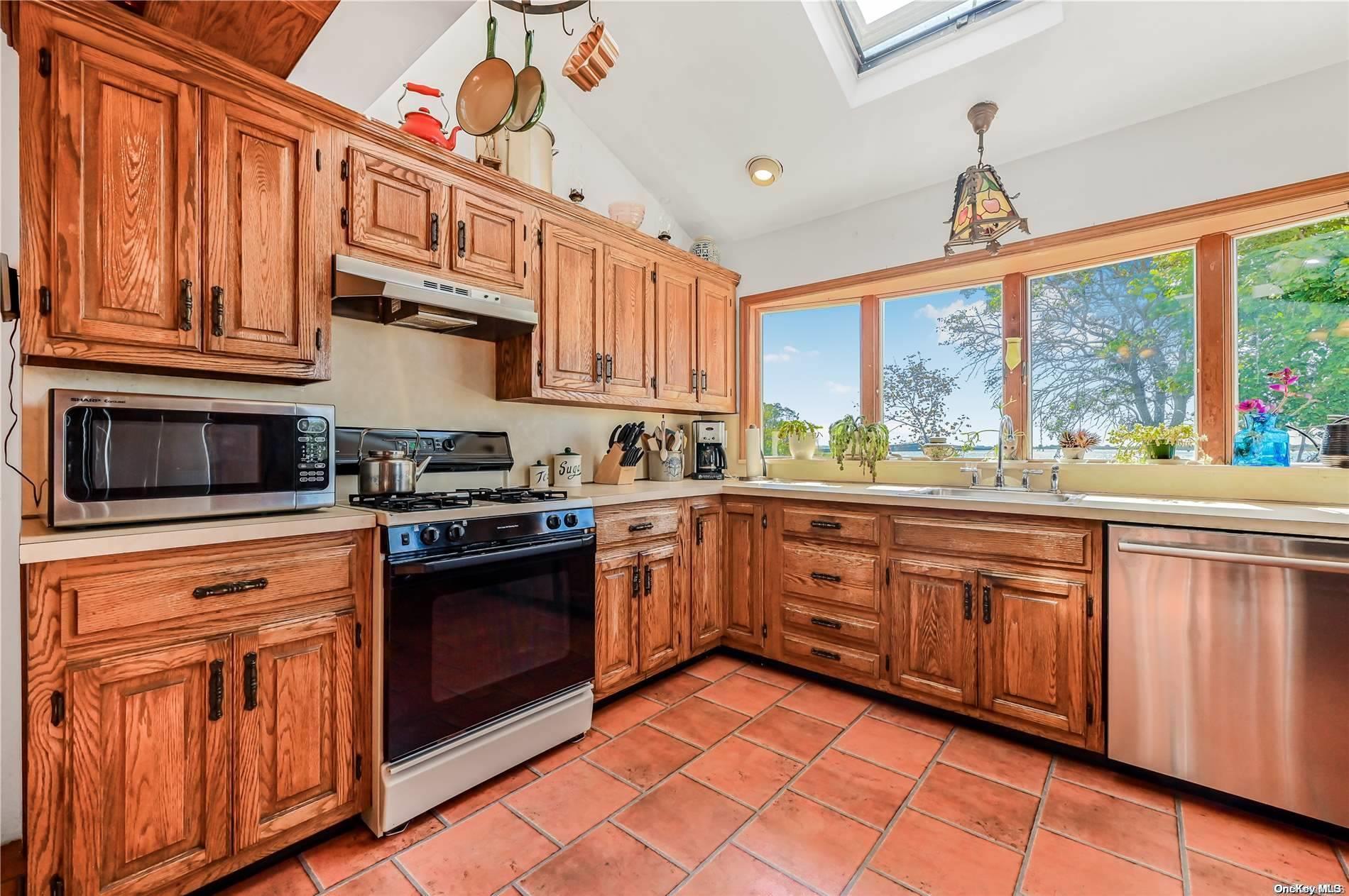 Single Family Lockwood  Queens, NY 11414, MLS-L3580769-11