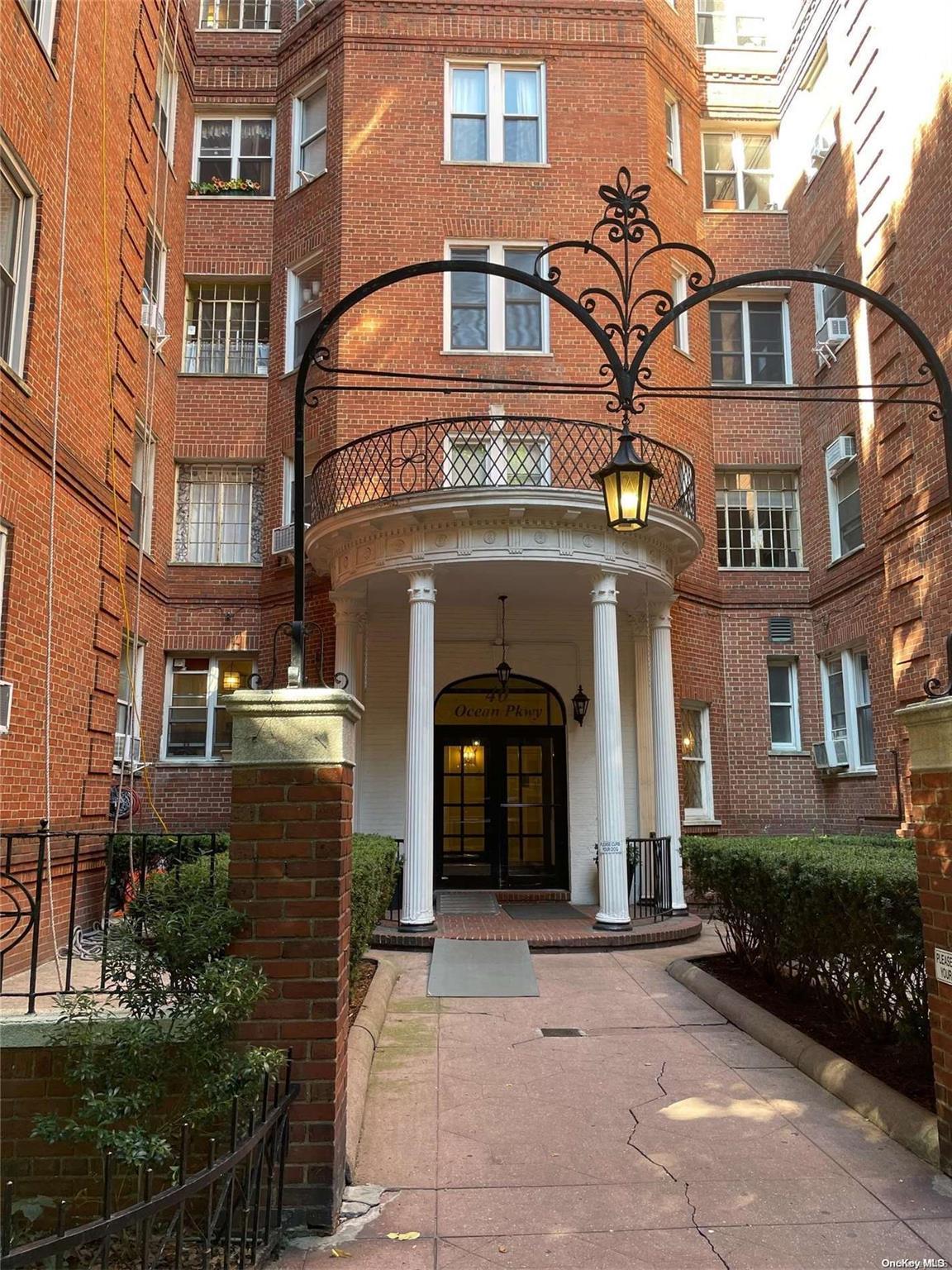 Coop Ocean Parkway  Brooklyn, NY 11218, MLS-L3580995-2