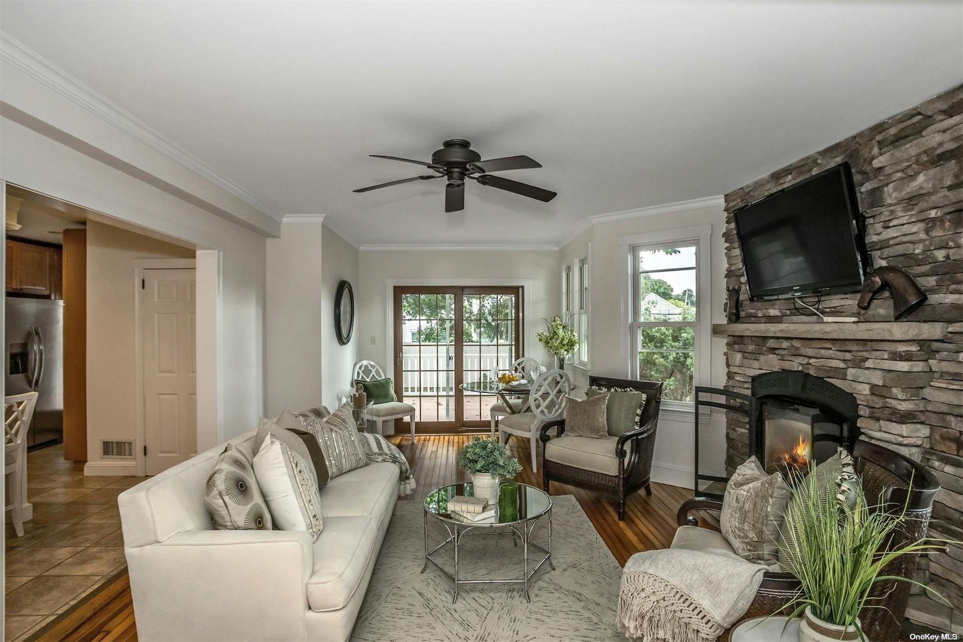 Single Family Bayles  Nassau County, NY 11050, MLS-L3581334-11