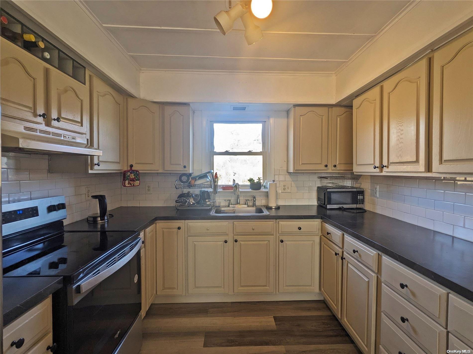 Single Family Elfin  Suffolk County, NY 11951, MLS-L3581827-10
