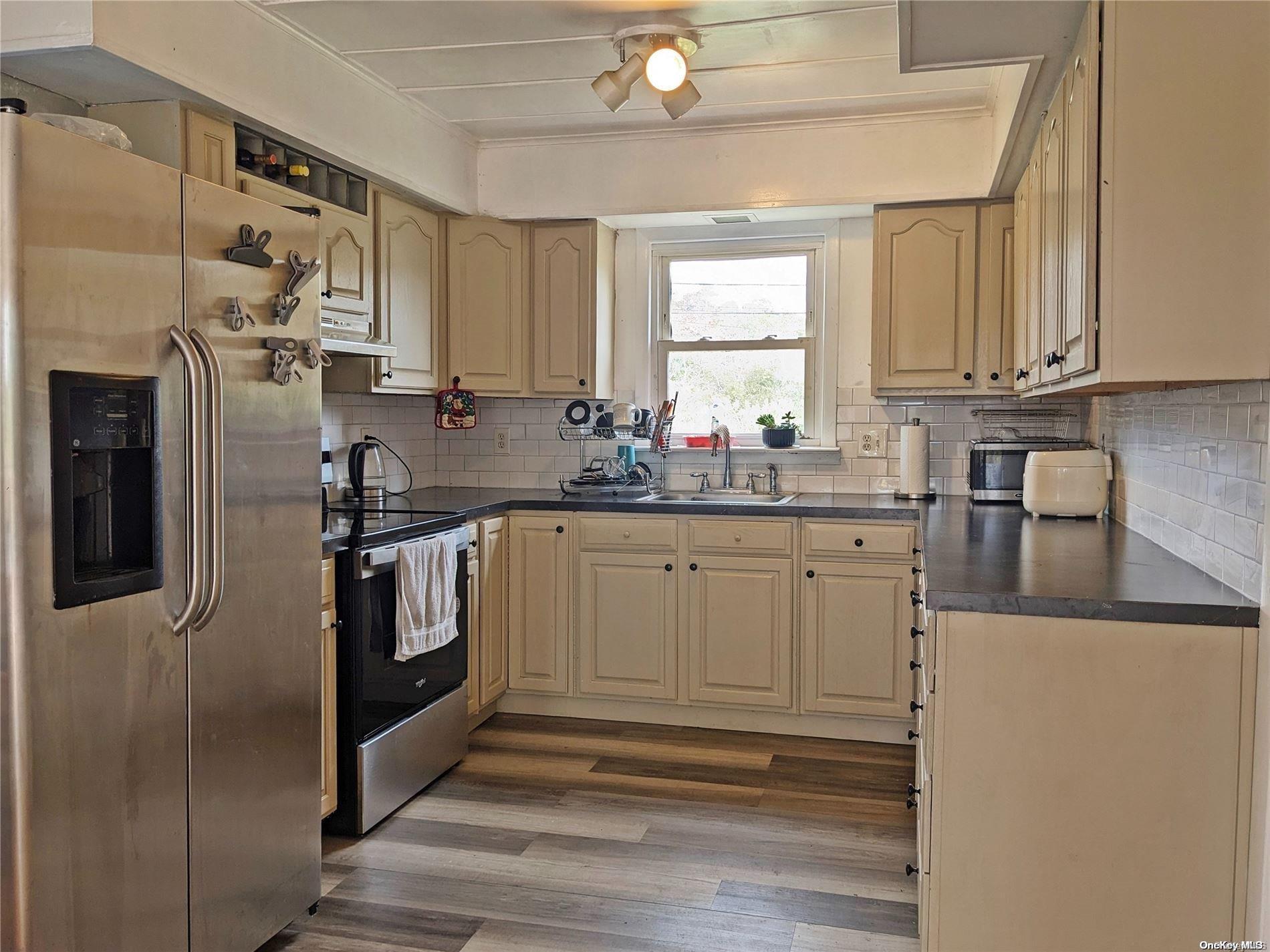 Single Family Elfin  Suffolk County, NY 11951, MLS-L3581827-13