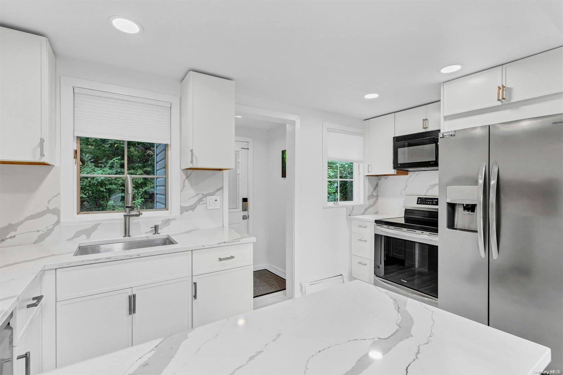 Single Family Oceanview  Suffolk County, NY 11946, MLS-L3581961-5