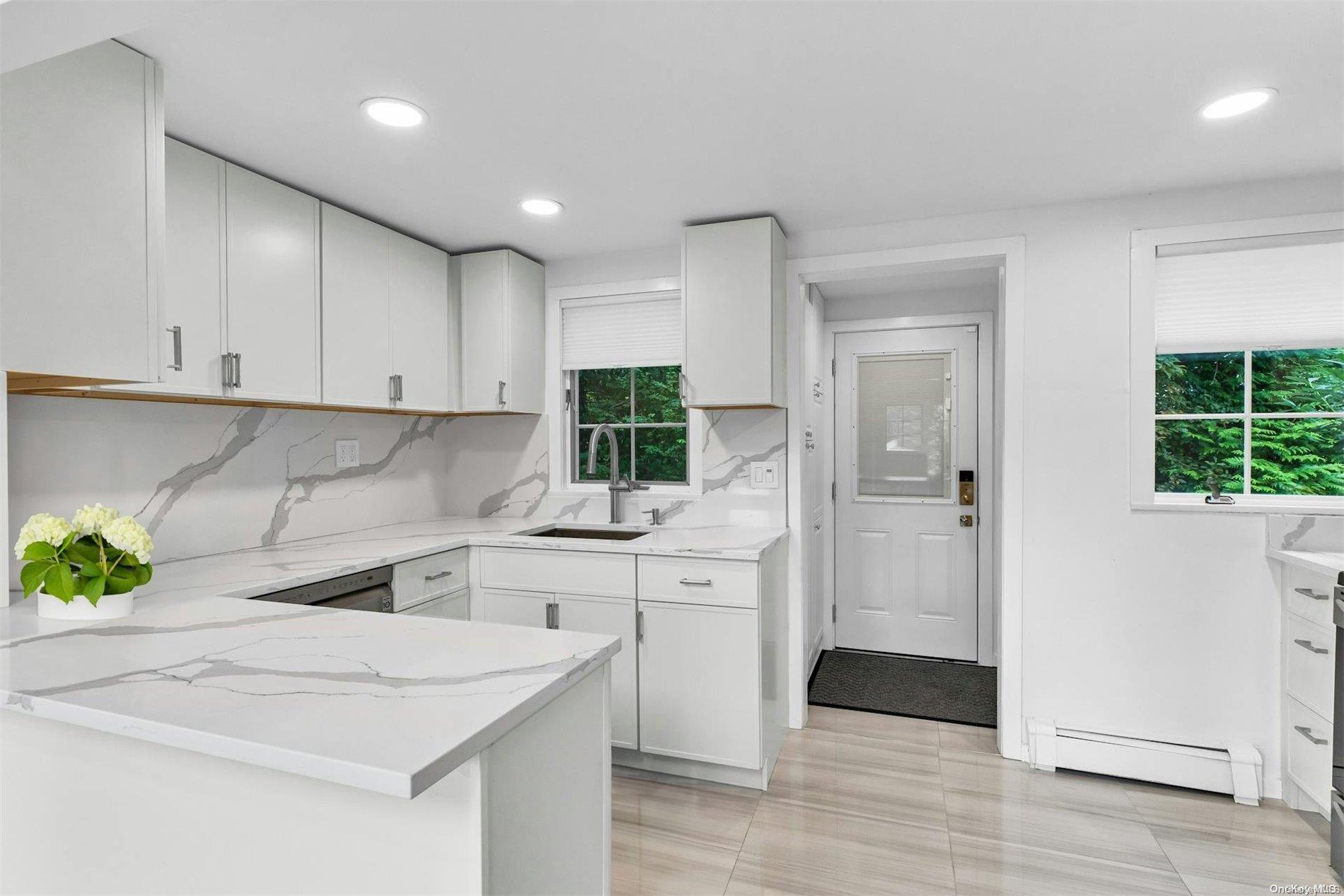 Single Family Oceanview  Suffolk County, NY 11946, MLS-L3581961-6