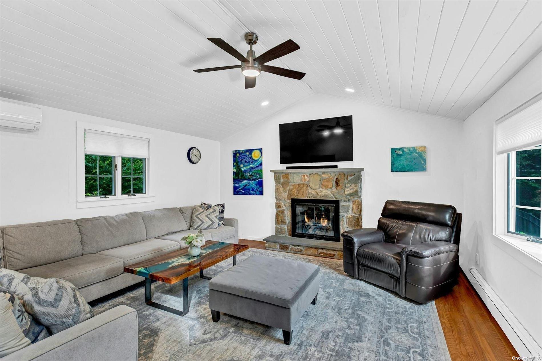 Single Family Oceanview  Suffolk County, NY 11946, MLS-L3581961-8