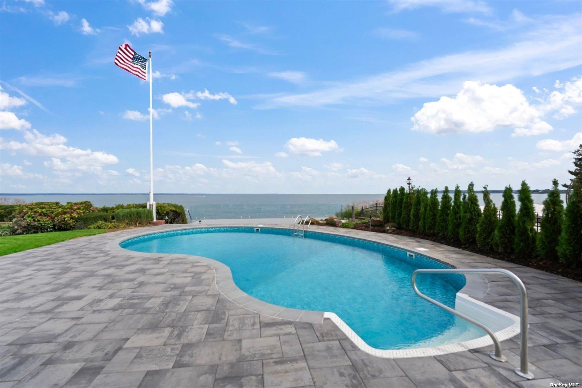 Single Family Oak Point  Nassau County, NY 11709, MLS-L3582290-2