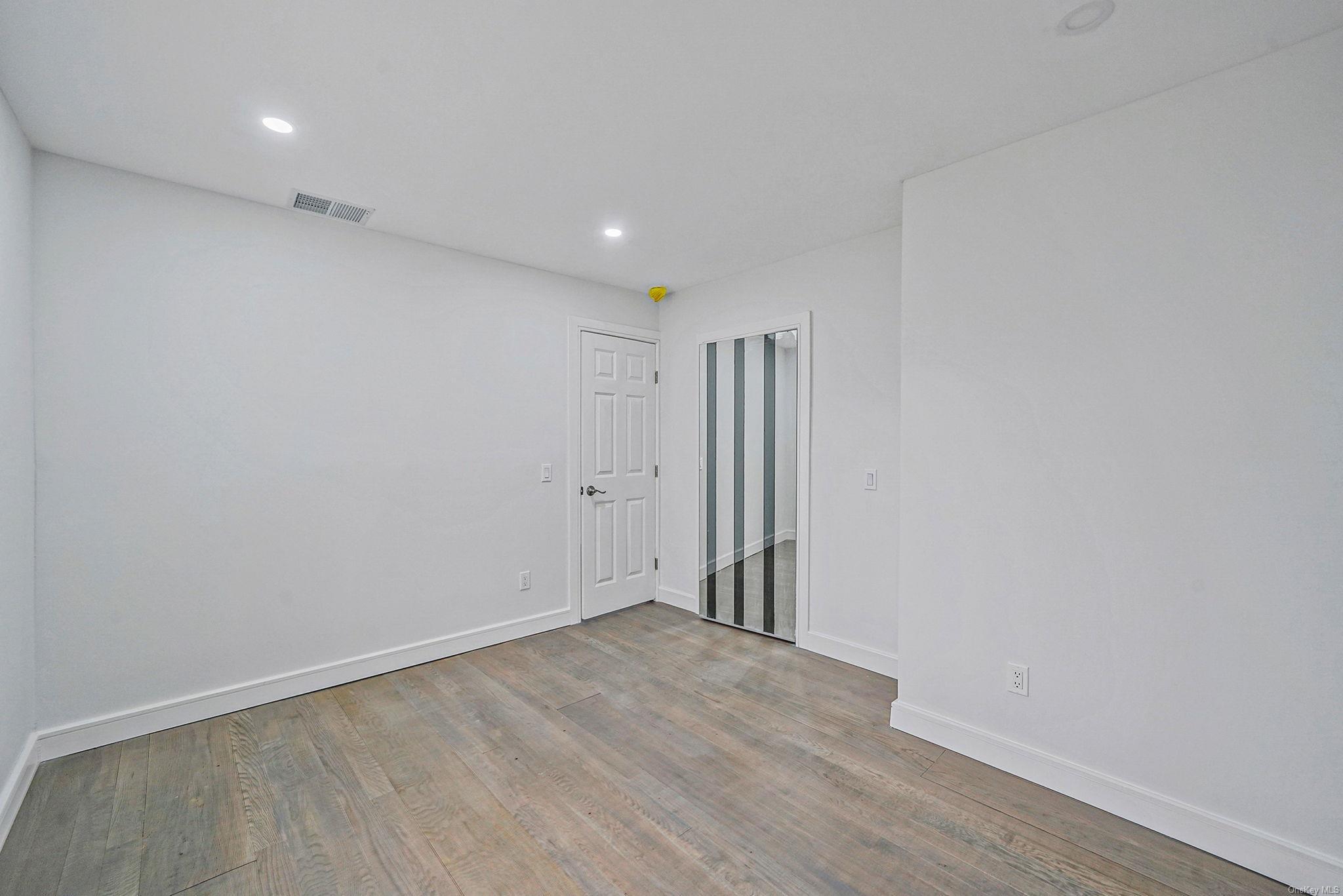 Single Family Southlawn  Suffolk County, NY 11722, MLS-L3582459-11