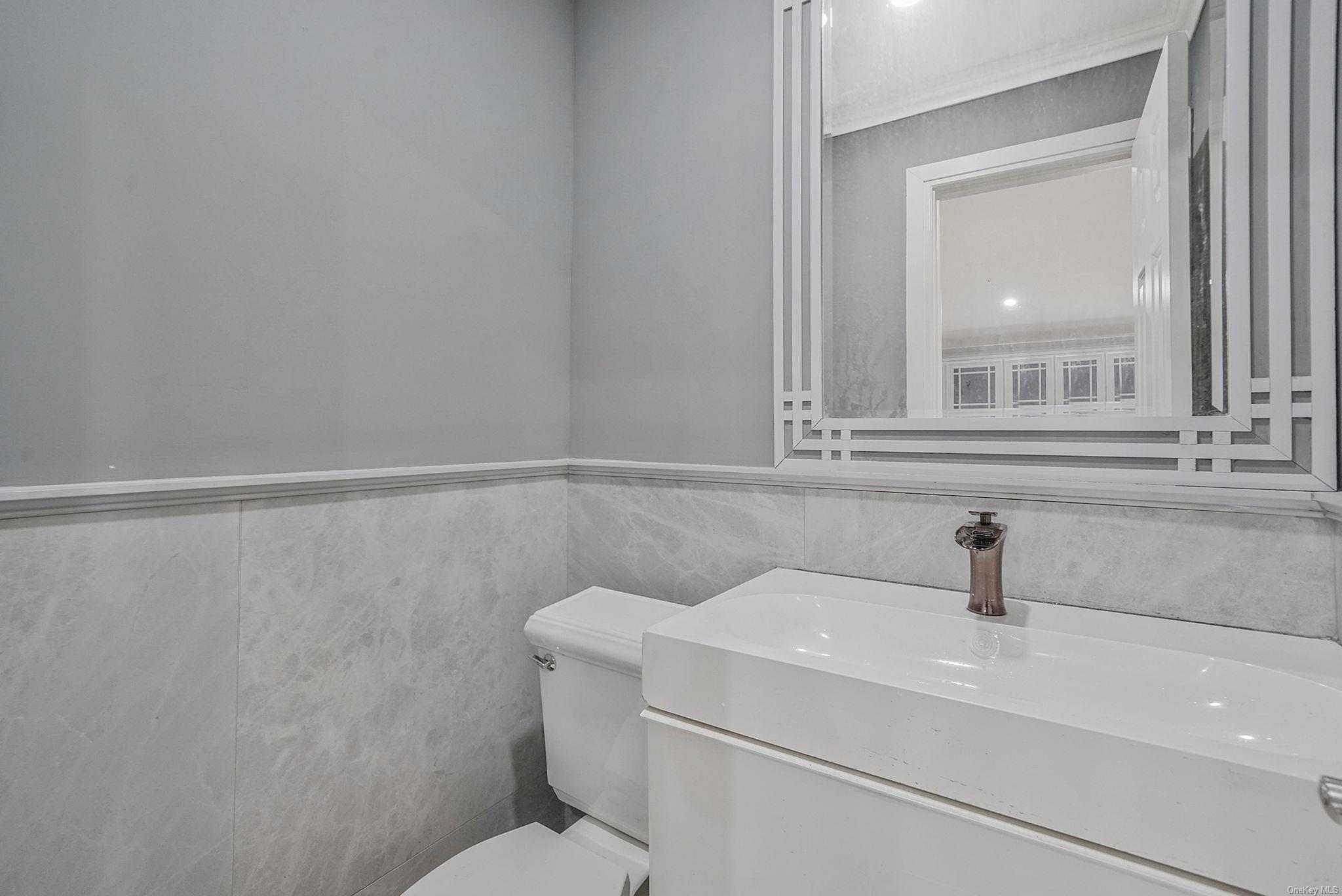 Single Family Southlawn  Suffolk County, NY 11722, MLS-L3582459-12