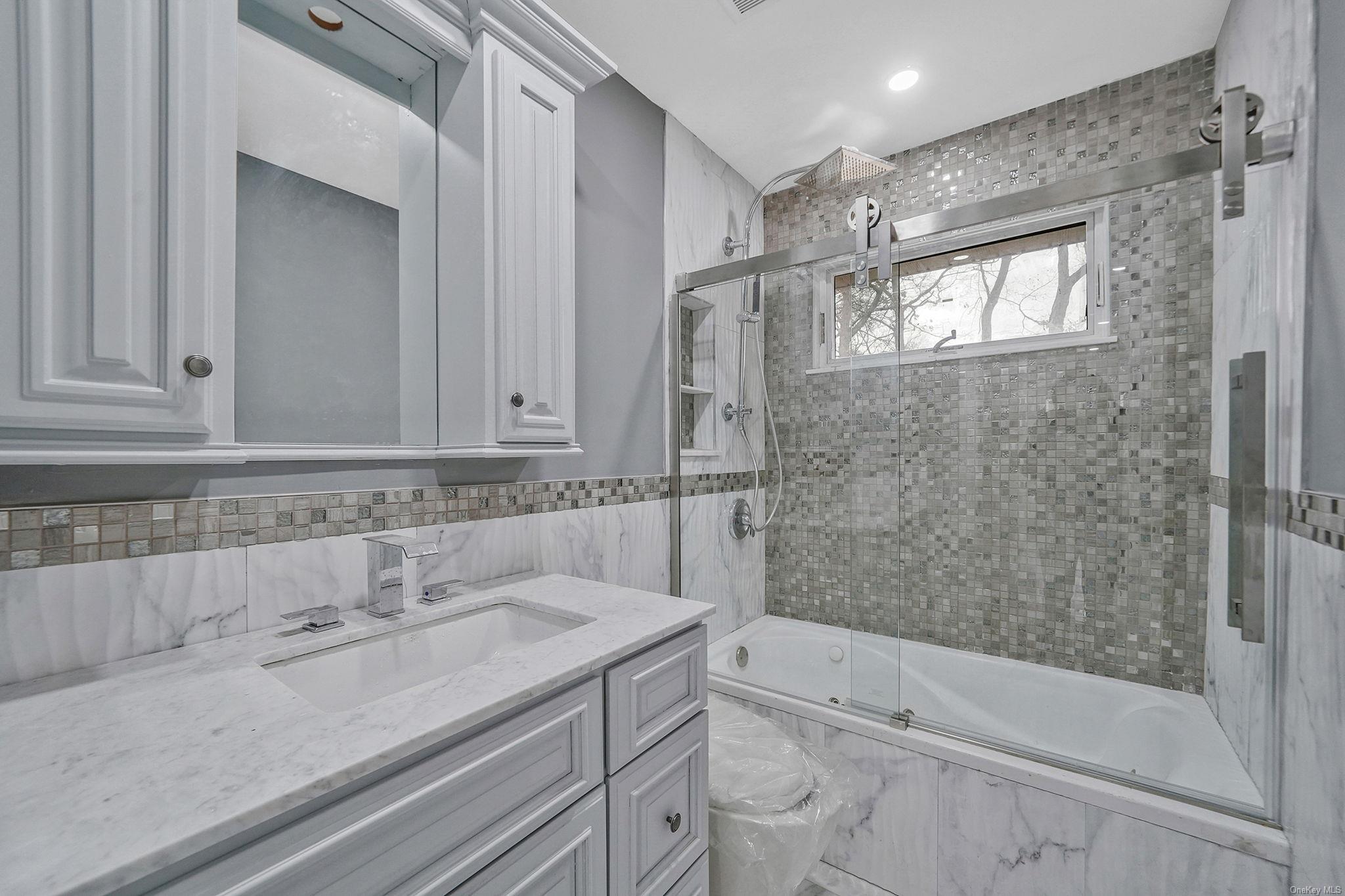 Single Family Southlawn  Suffolk County, NY 11722, MLS-L3582459-14