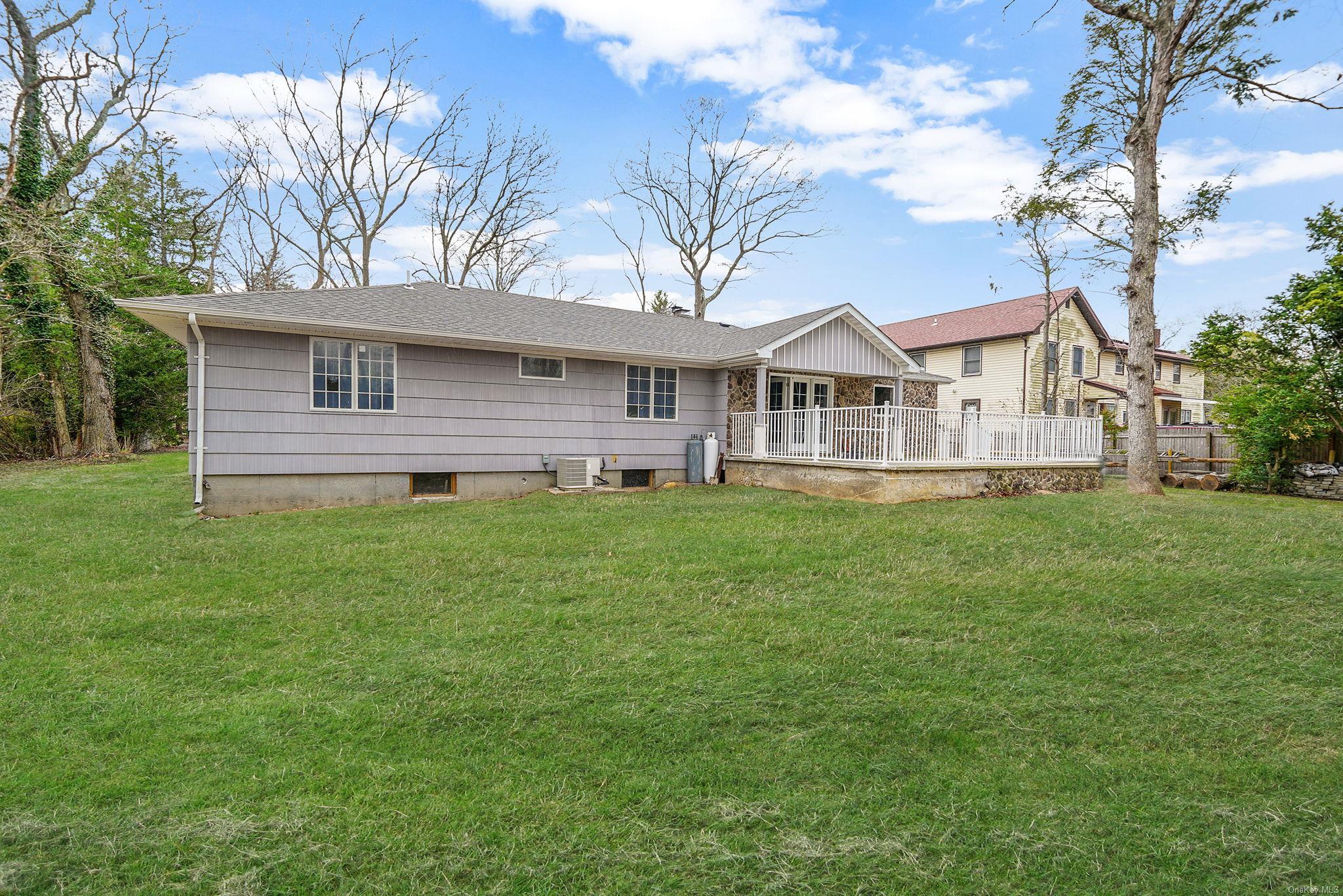 Single Family Southlawn  Suffolk County, NY 11722, MLS-L3582459-28