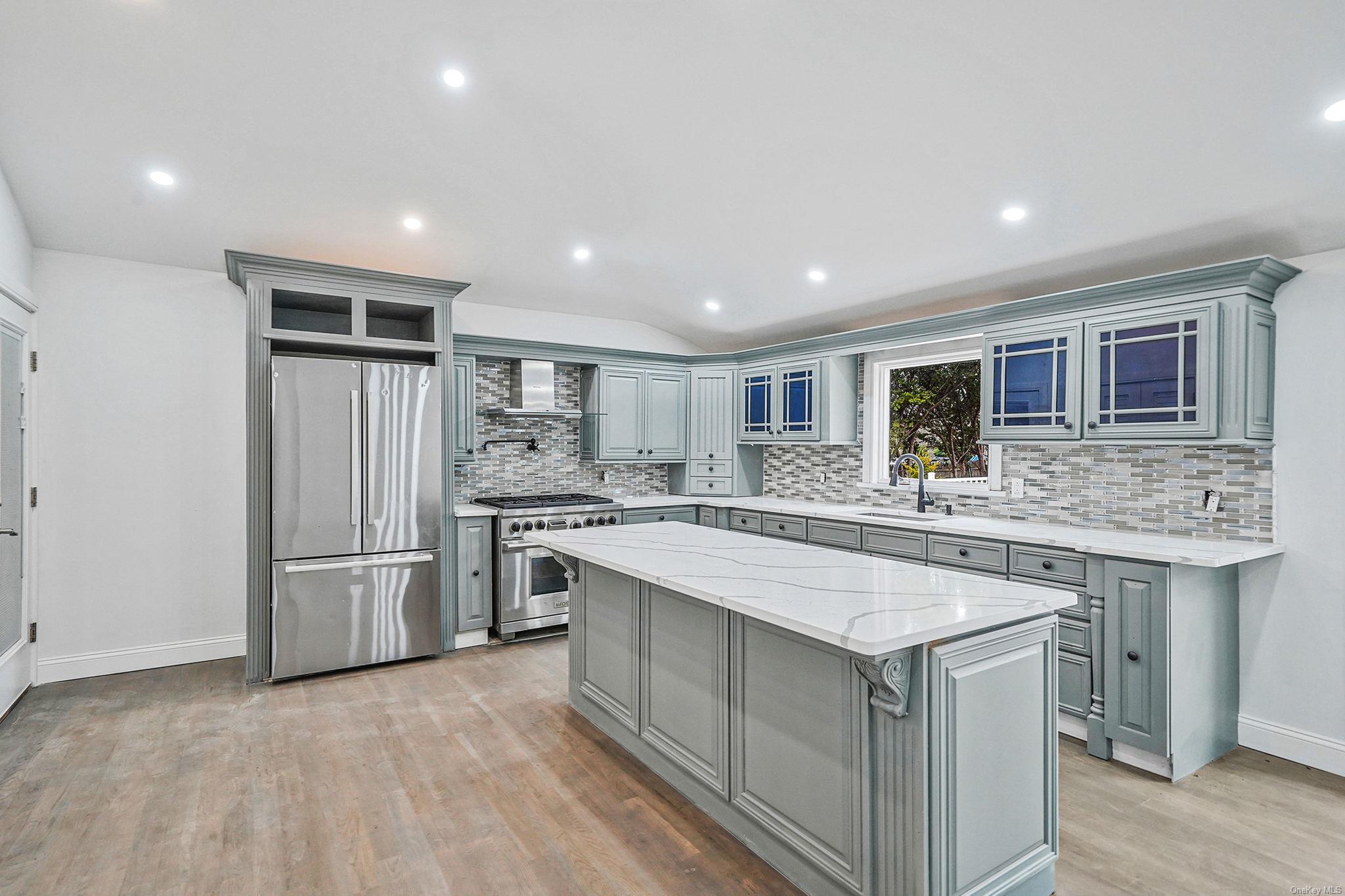 Single Family Southlawn  Suffolk County, NY 11722, MLS-L3582459-4