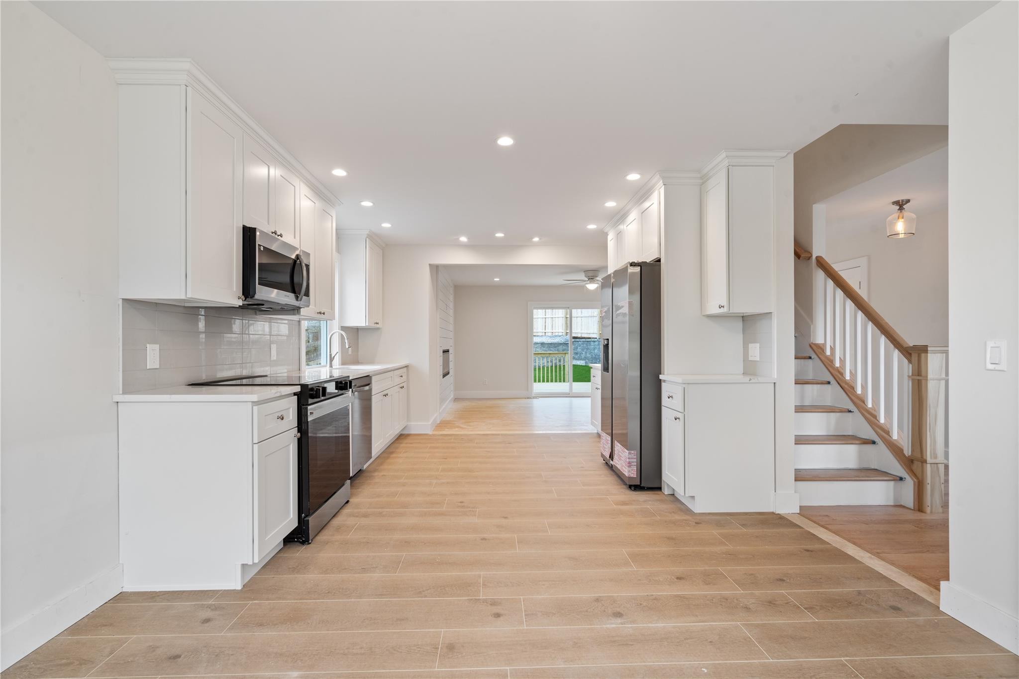 Single Family Woodhaven  Suffolk County, NY 11789, MLS-L3582594-9