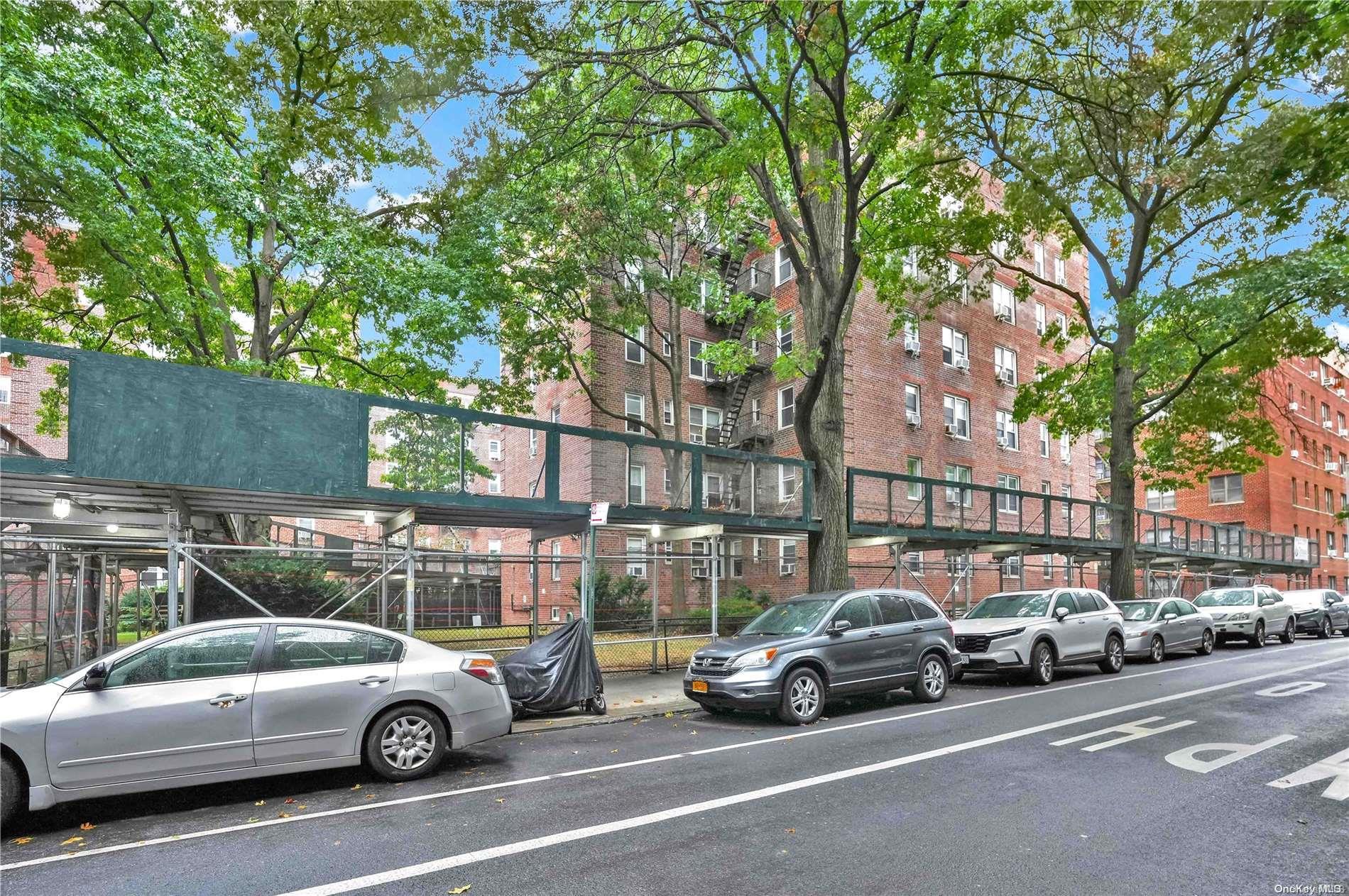 Coop in New York - 75th  Queens, NY 11372