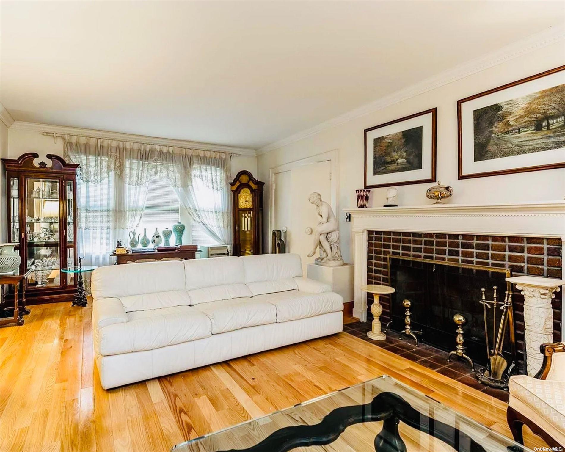 Single Family Parsons  Queens, NY 11354, MLS-L3582810-5