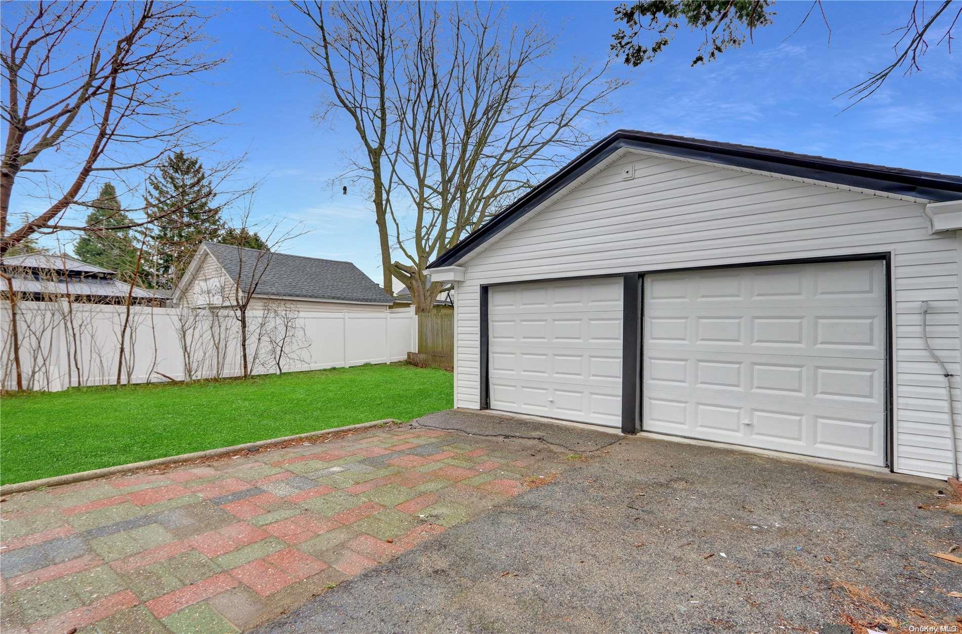 Single Family Macdonald  Nassau County, NY 11550, MLS-L3582883-2