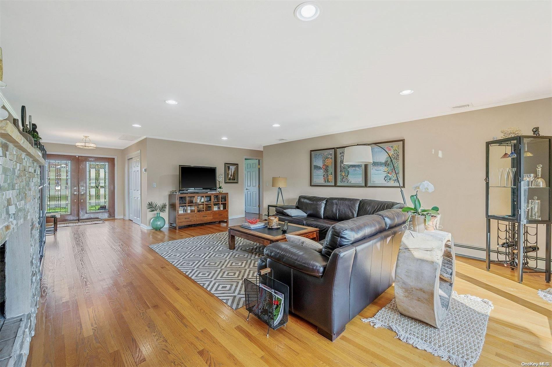 Single Family Dewey  Suffolk County, NY 11701, MLS-L3583598-5