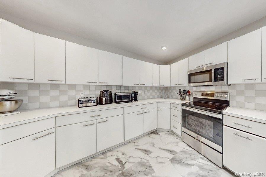 Single Family Whippoorwill  Suffolk County, NY 11942, MLS-L3583687-5