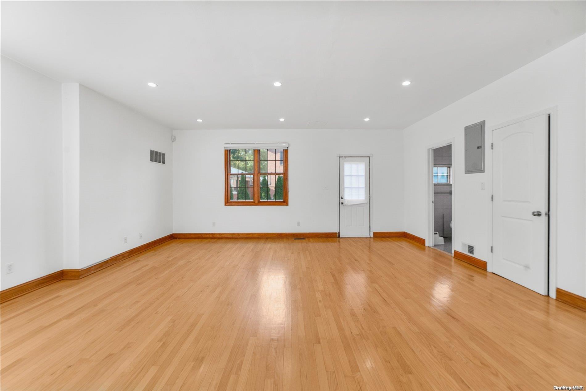 Single Family 86th  Queens, NY 11427, MLS-L3584566-8