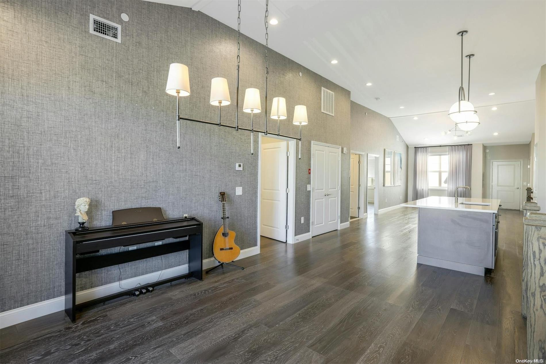 Condo Silver Timber  Suffolk County, NY 11980, MLS-L3584830-11