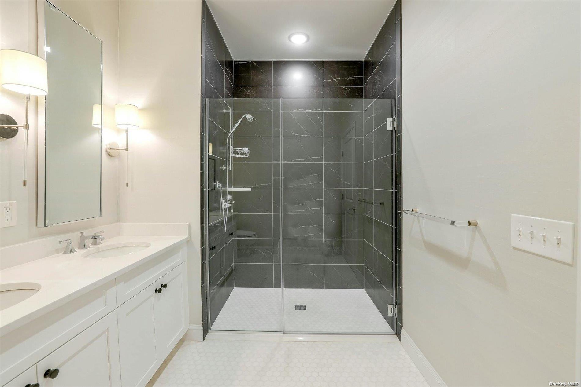 Condo Silver Timber  Suffolk County, NY 11980, MLS-L3584830-18