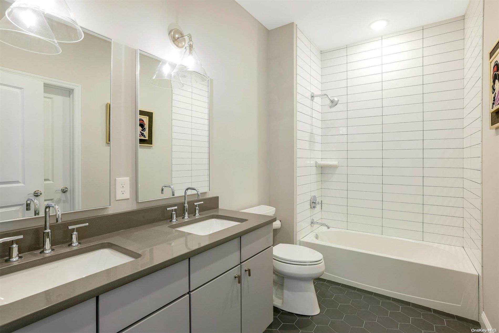 Condo Silver Timber  Suffolk County, NY 11980, MLS-L3584830-20