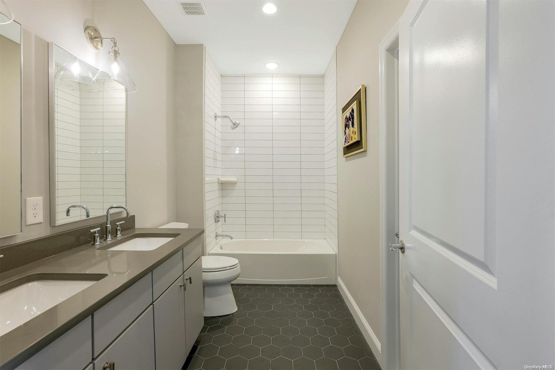 Condo Silver Timber  Suffolk County, NY 11980, MLS-L3584830-21