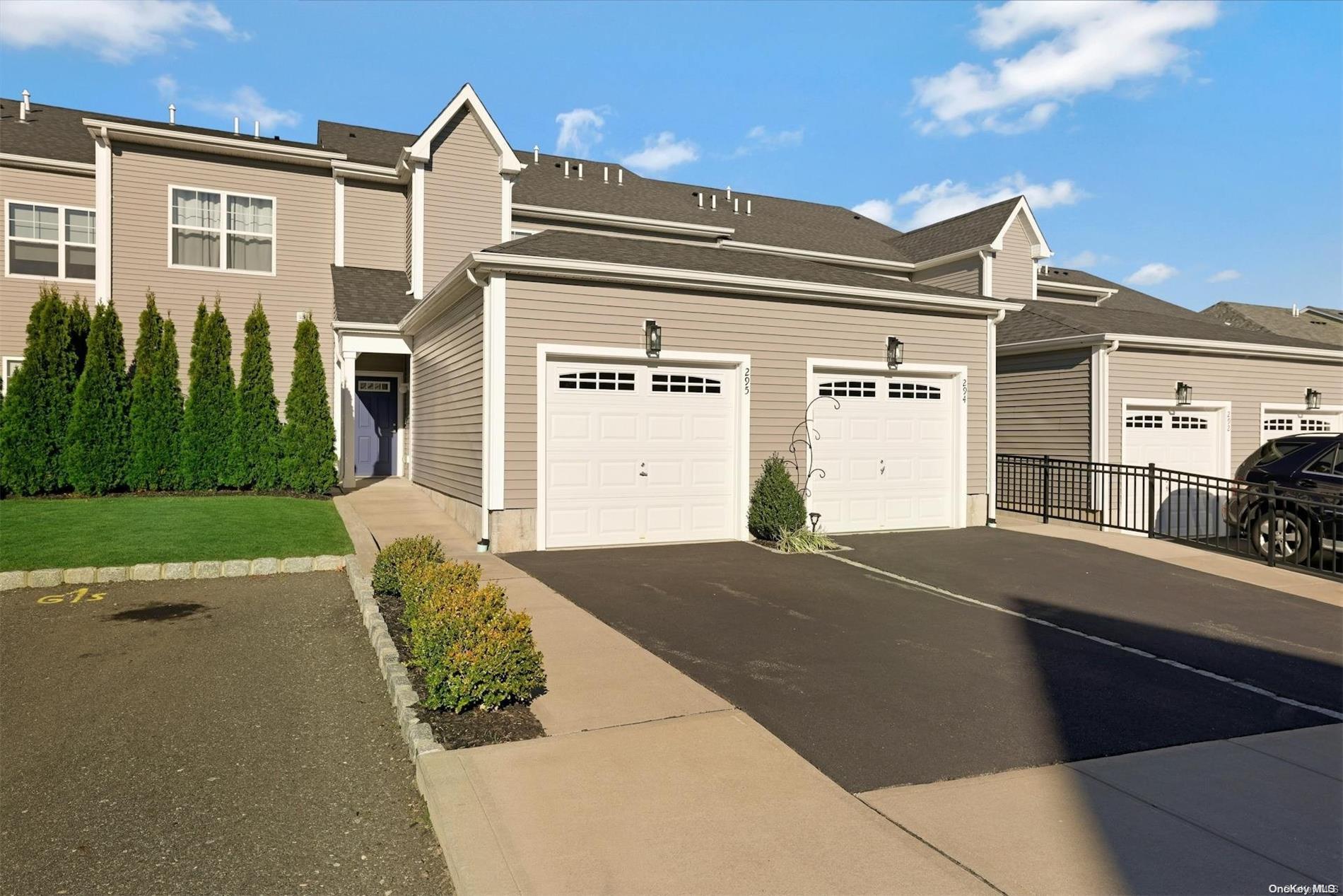 Condo Silver Timber  Suffolk County, NY 11980, MLS-L3584830-25