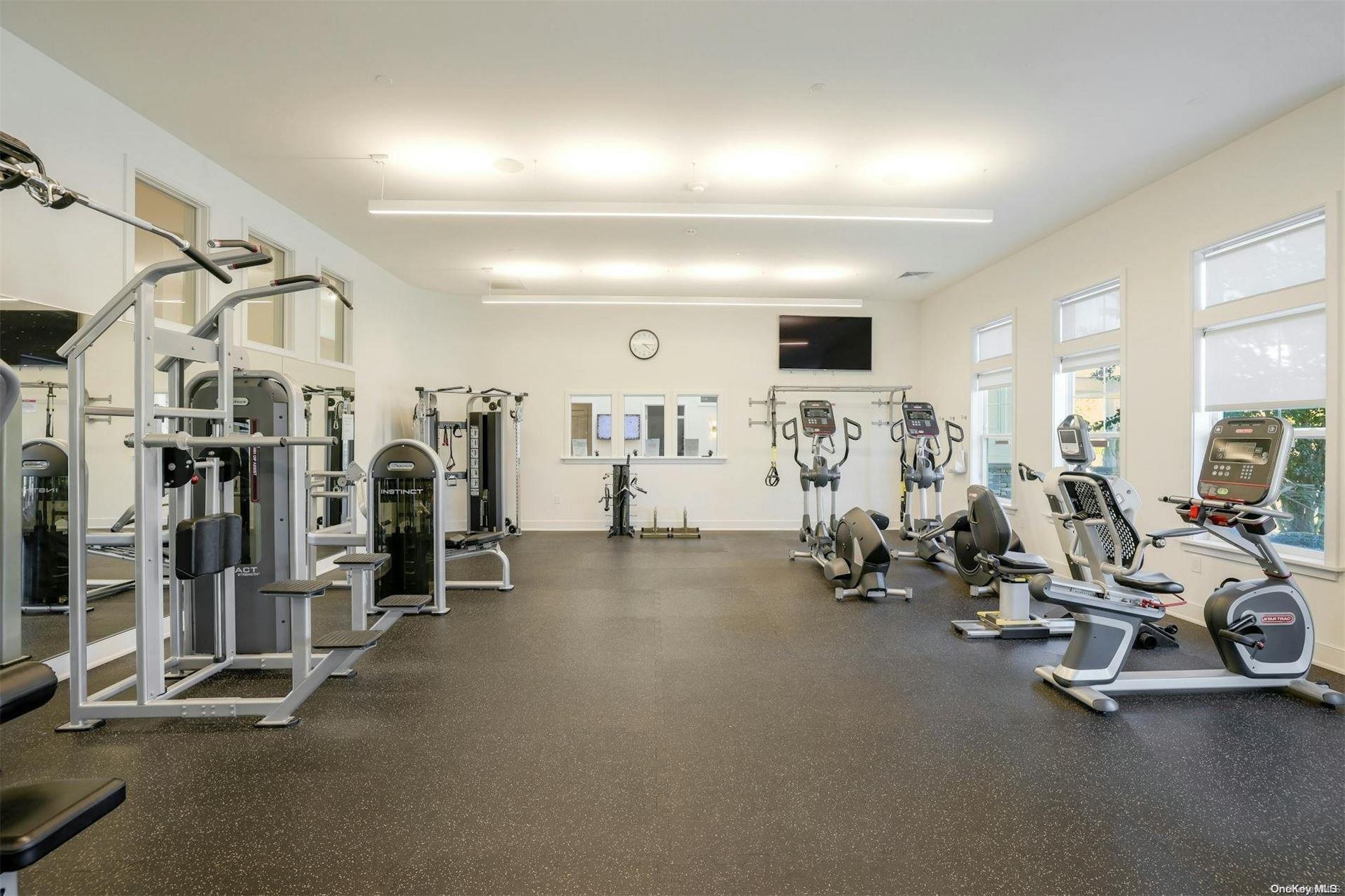 Condo Silver Timber  Suffolk County, NY 11980, MLS-L3584830-34