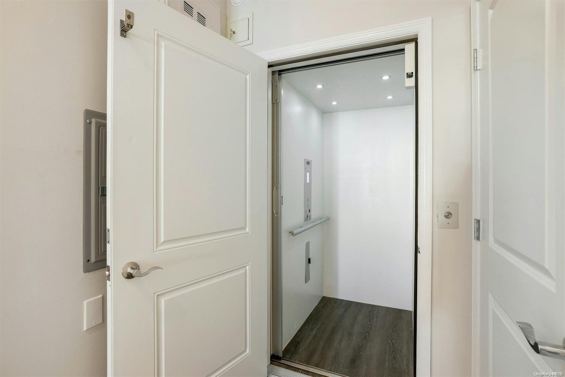 Condo Silver Timber  Suffolk County, NY 11980, MLS-L3584830-6