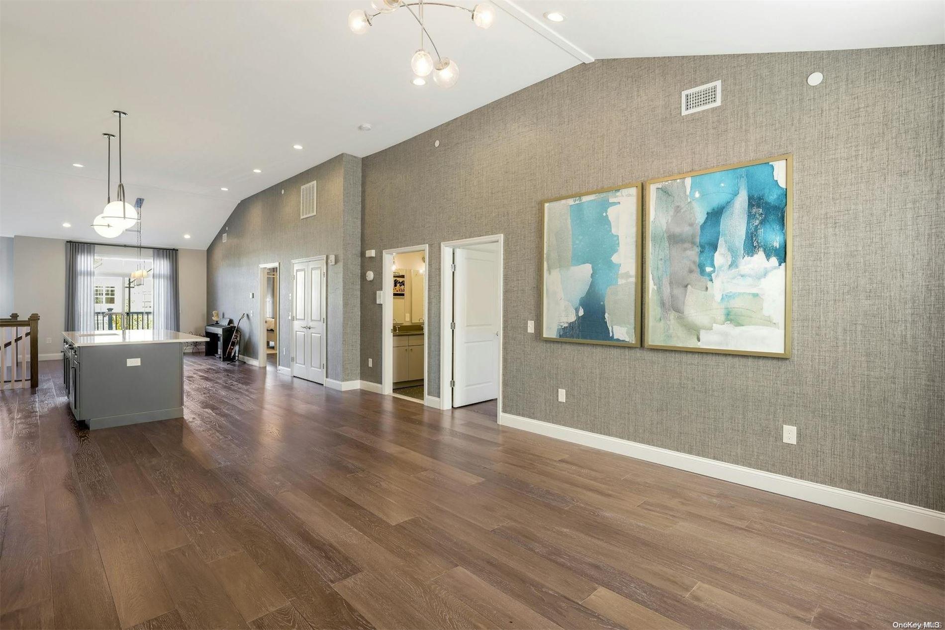 Condo Silver Timber  Suffolk County, NY 11980, MLS-L3584830-8