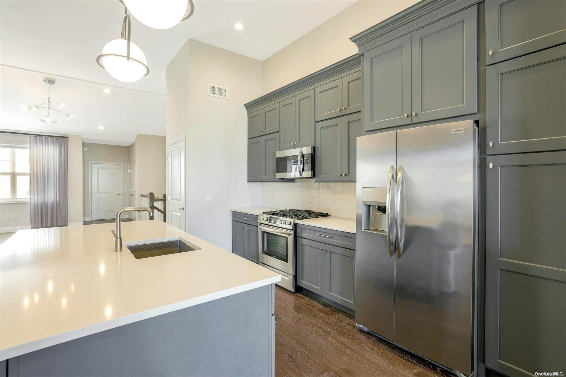 Condo Silver Timber  Suffolk County, NY 11980, MLS-L3584830-9