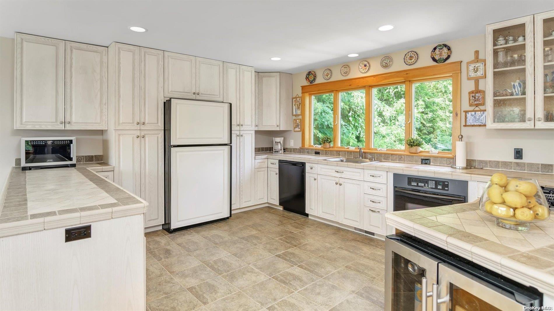 Single Family Oceanview  Suffolk County, NY 11968, MLS-L3584881-16