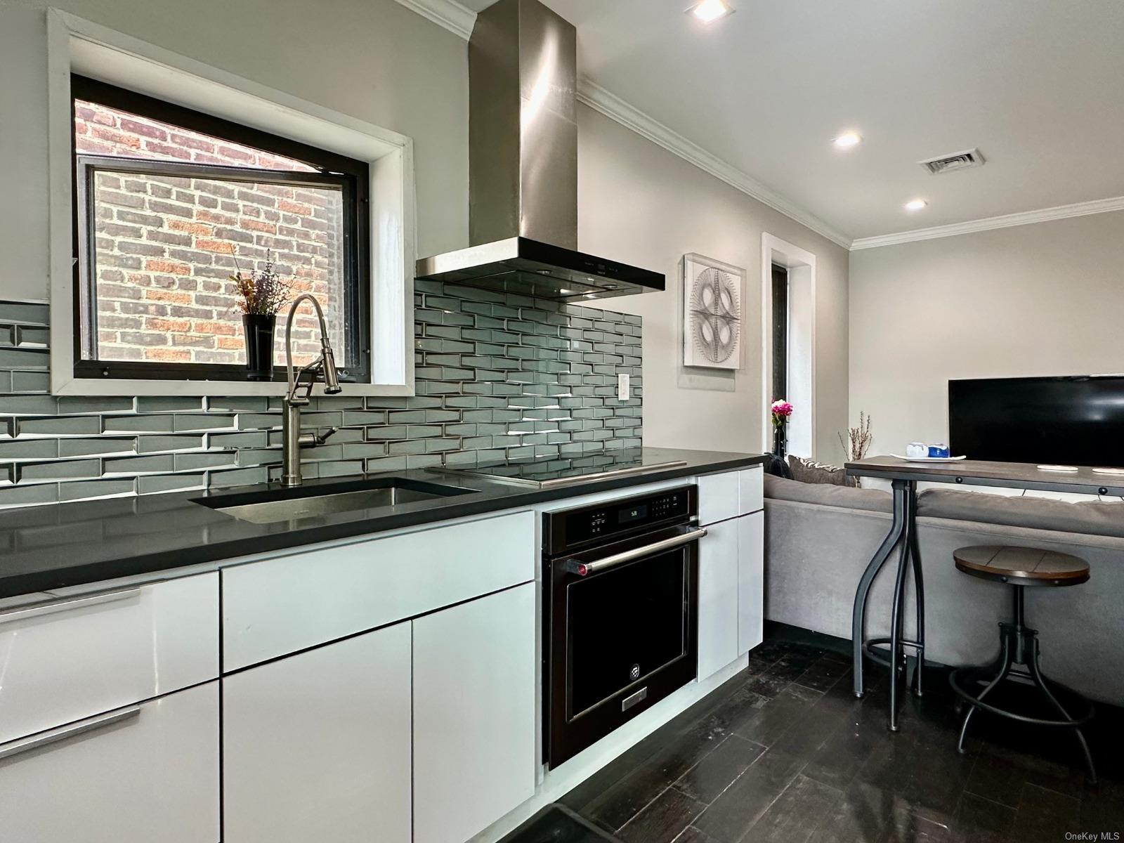Single Family Ditmars  Queens, NY 11105, MLS-L3585178-11