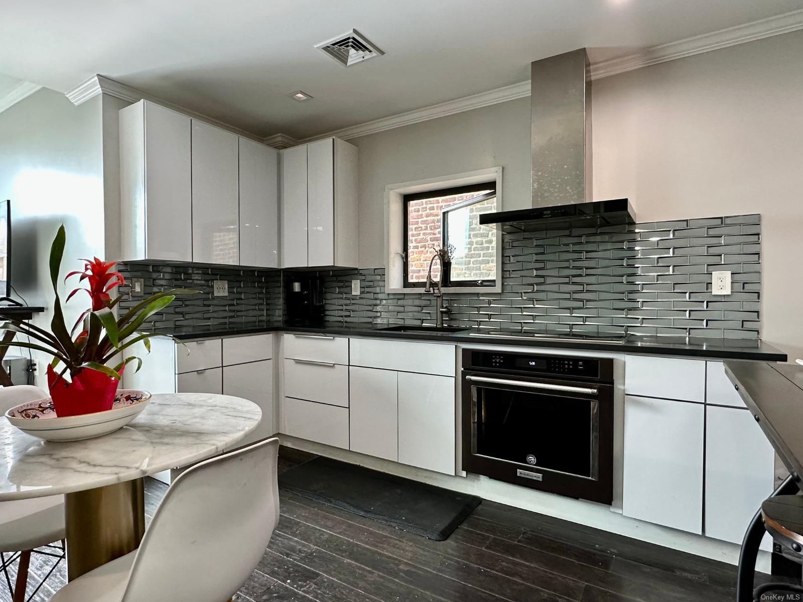 Single Family Ditmars  Queens, NY 11105, MLS-L3585178-8