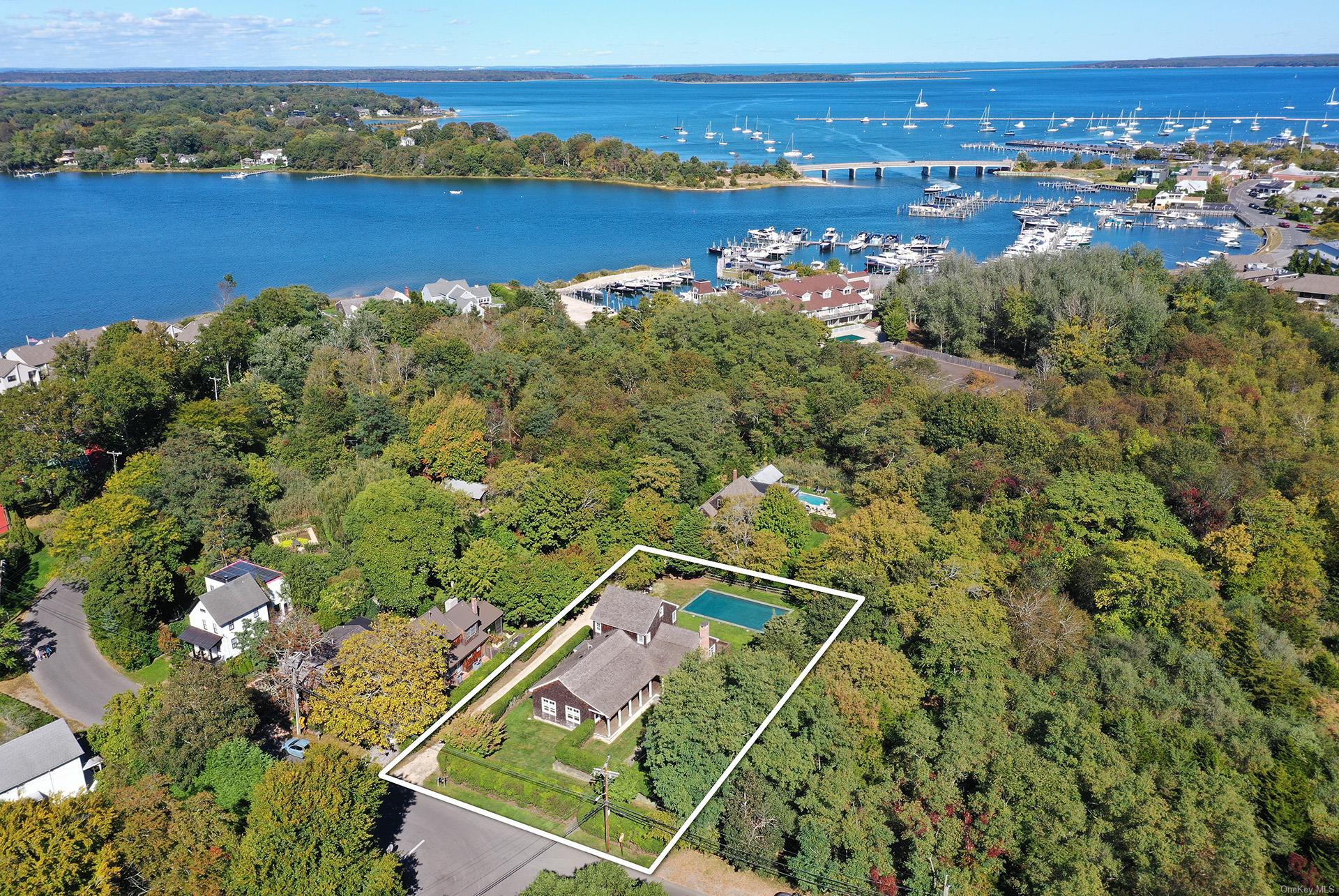 Single Family Glover  Suffolk County, NY 11963, MLS-L3585293-17