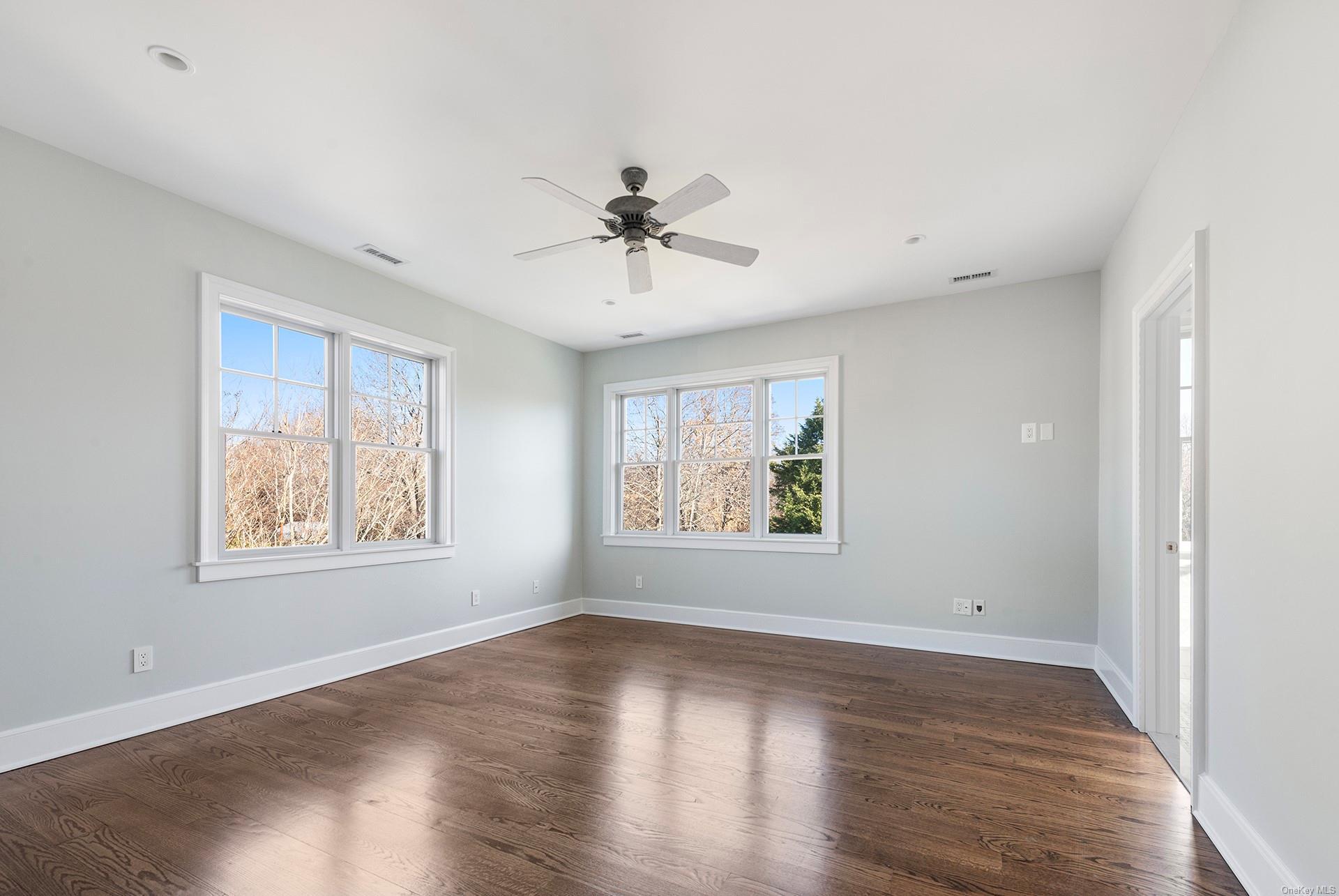 Single Family Glover  Suffolk County, NY 11963, MLS-L3585293-9
