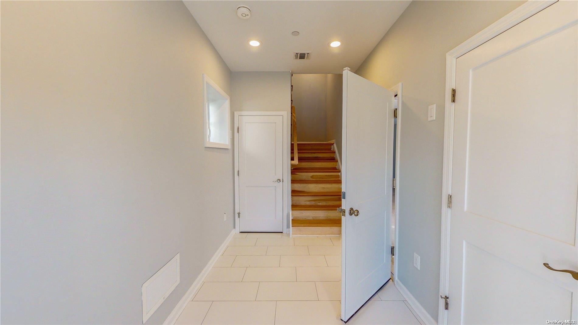 Single Family North  Nassau County, NY 11518, MLS-L3585487-24