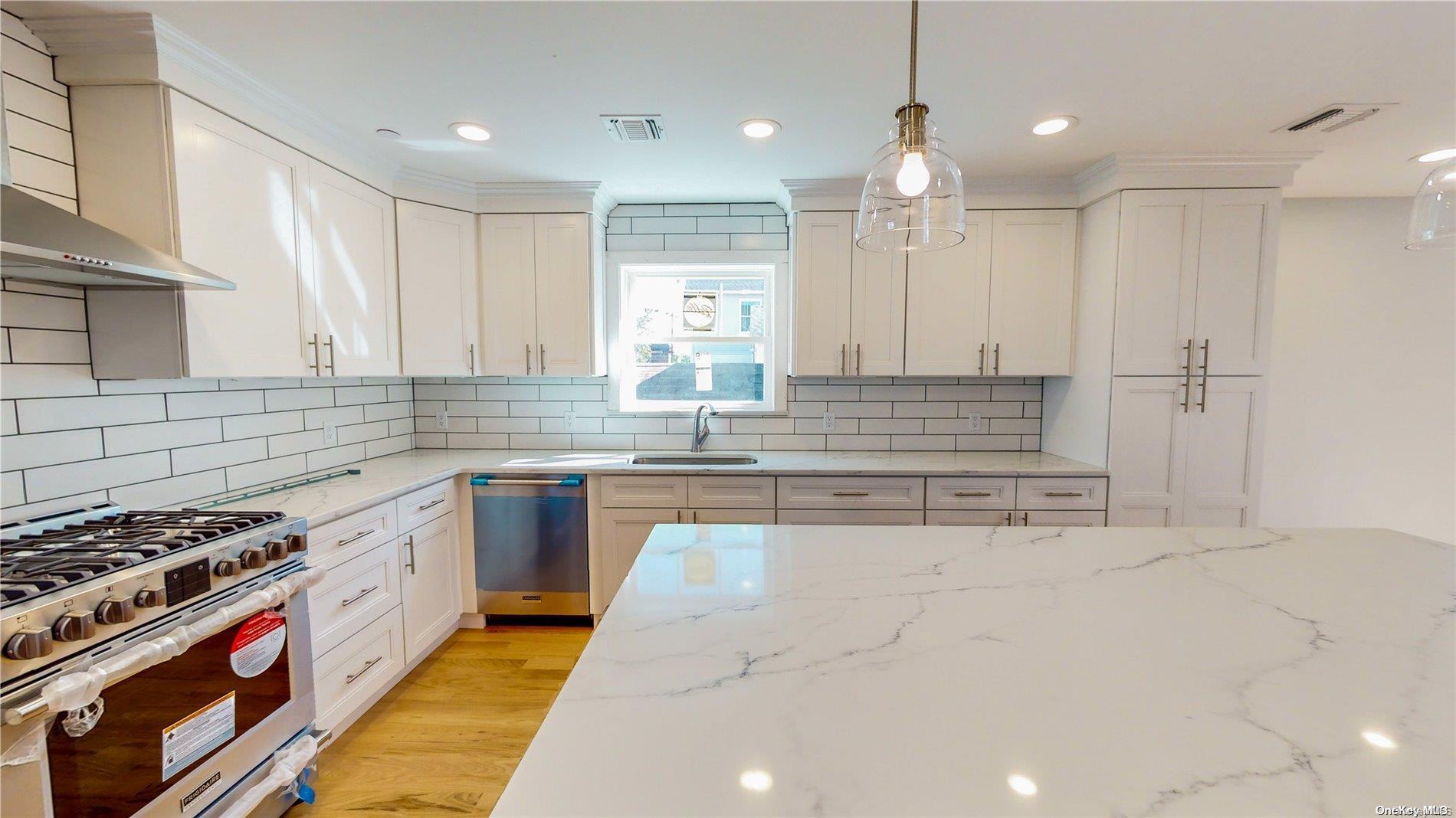 Single Family North  Nassau County, NY 11518, MLS-L3585487-5