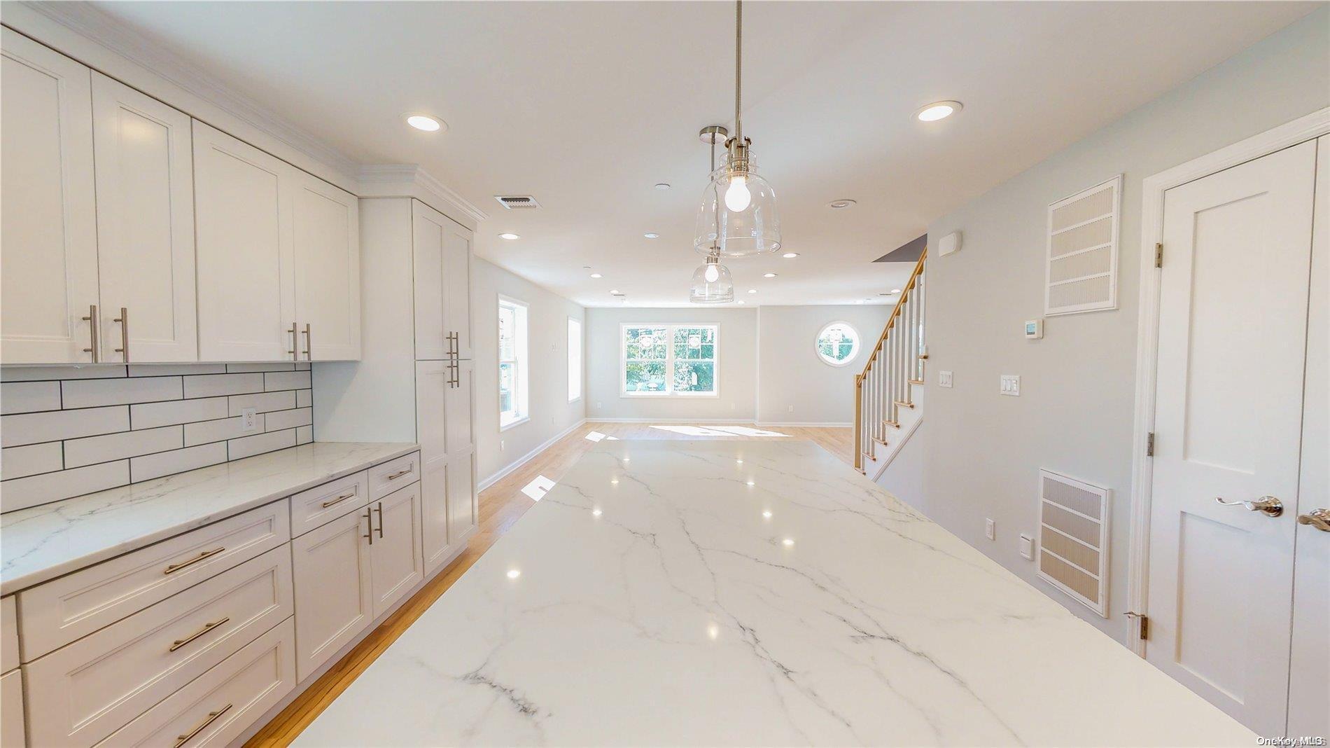 Single Family North  Nassau County, NY 11518, MLS-L3585487-7