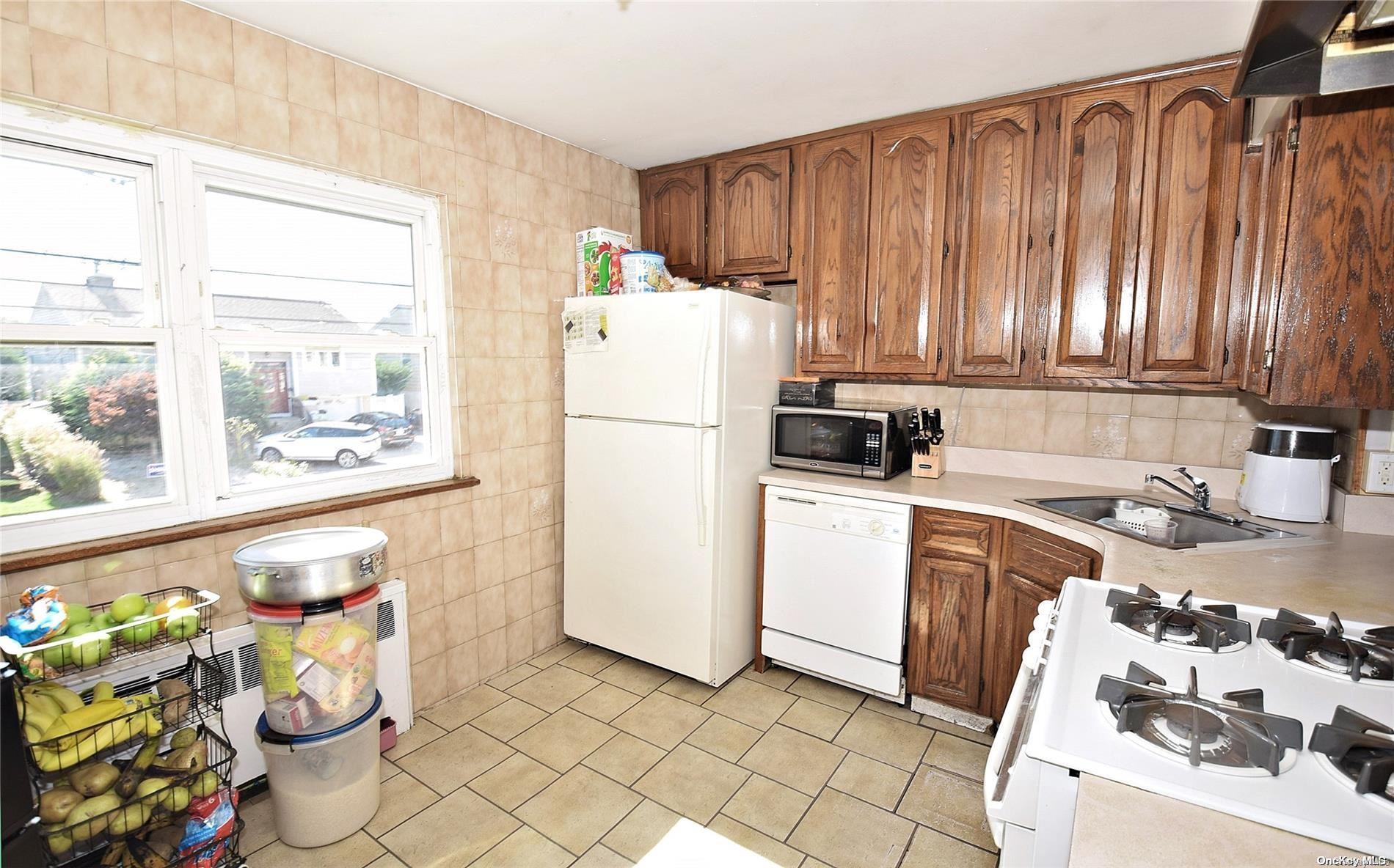 Single Family 1st  Nassau County, NY 11520, MLS-L3585713-5