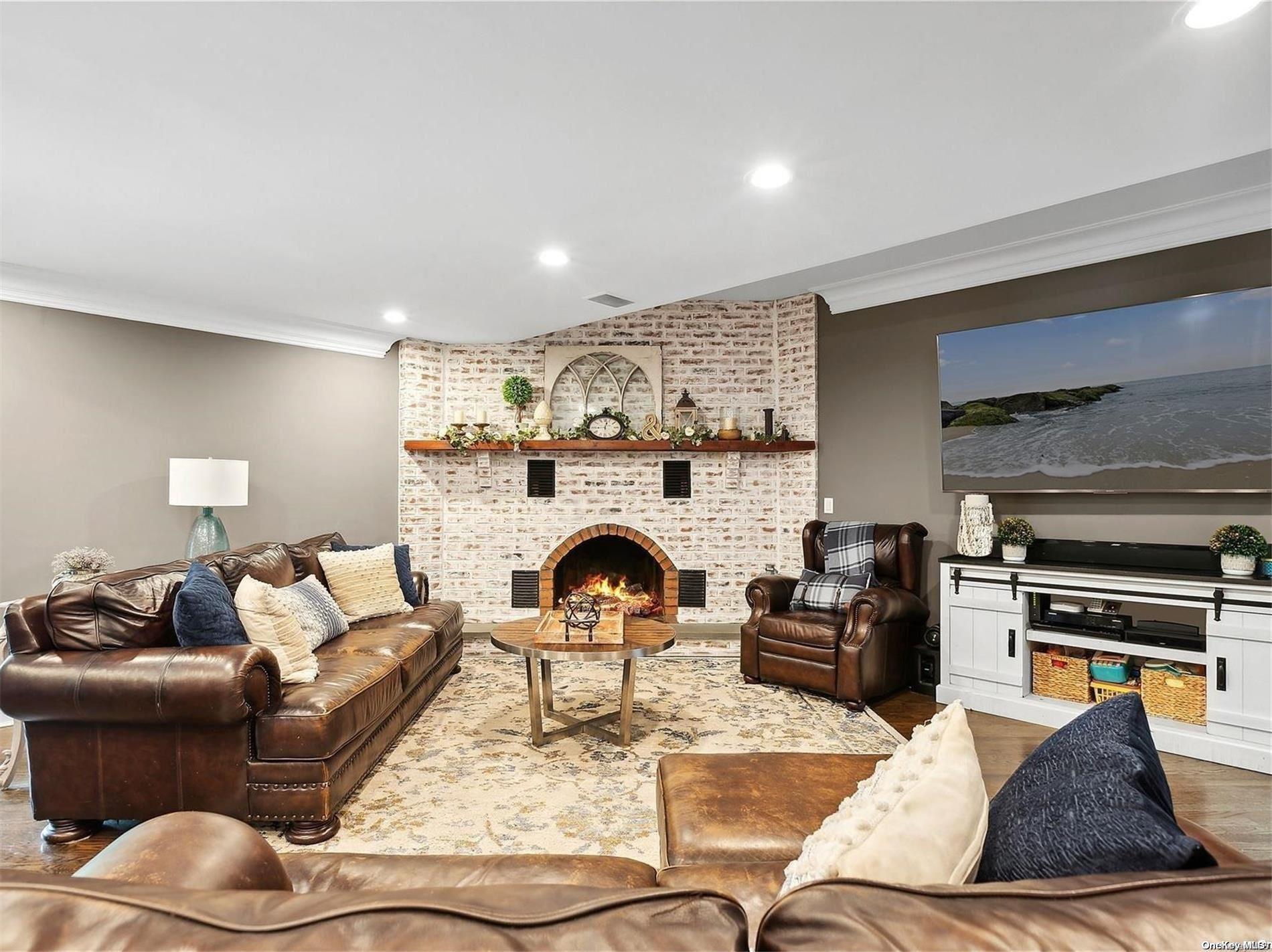 Single Family Royal Court  Nassau County, NY 11570, MLS-L3585727-16