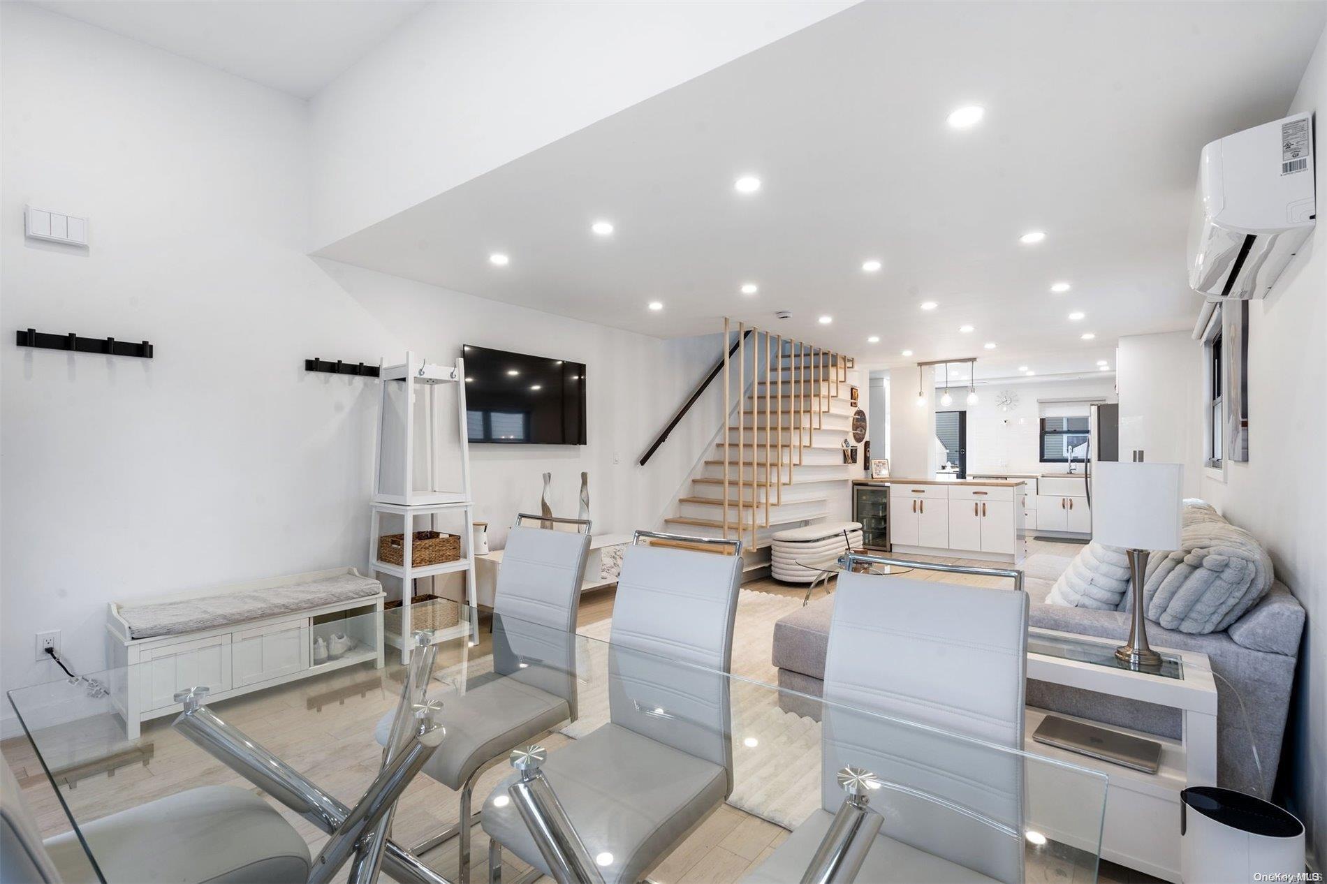 Single Family Murray  Queens, NY 11357, MLS-L3585957-14