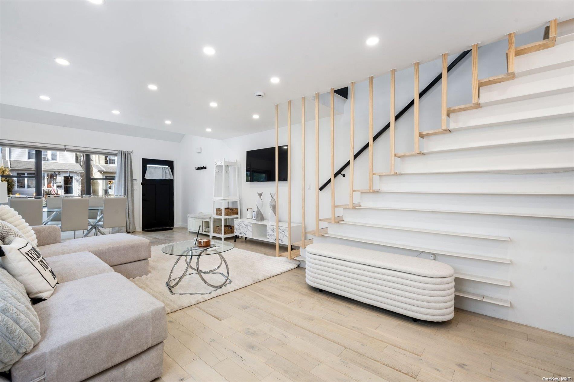 Single Family Murray  Queens, NY 11357, MLS-L3585957-5