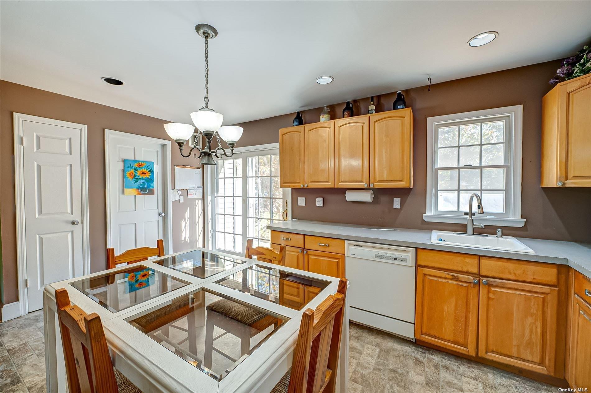 Single Family Hollins  Suffolk County, NY 11730, MLS-L3586031-11