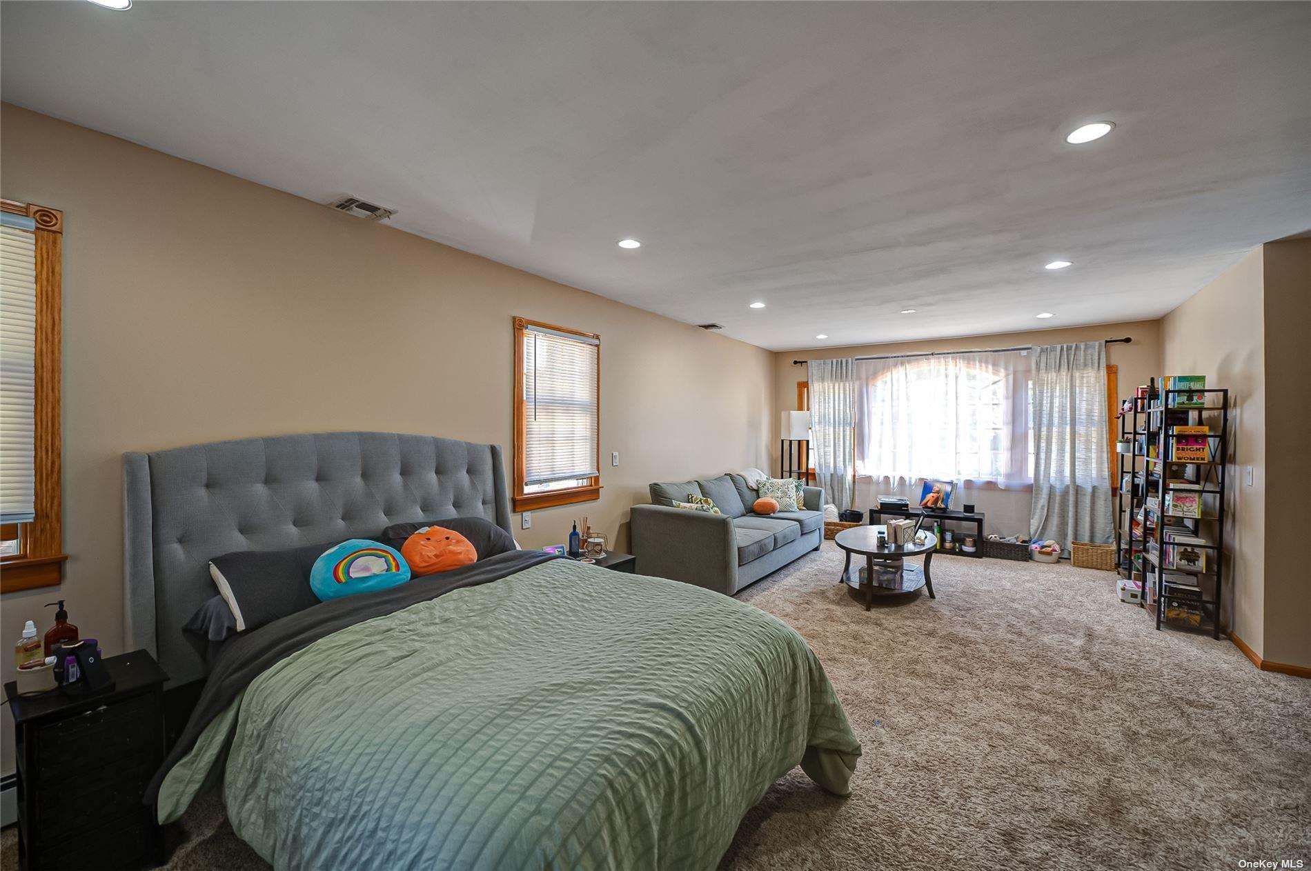 Single Family Hollins  Suffolk County, NY 11730, MLS-L3586031-13