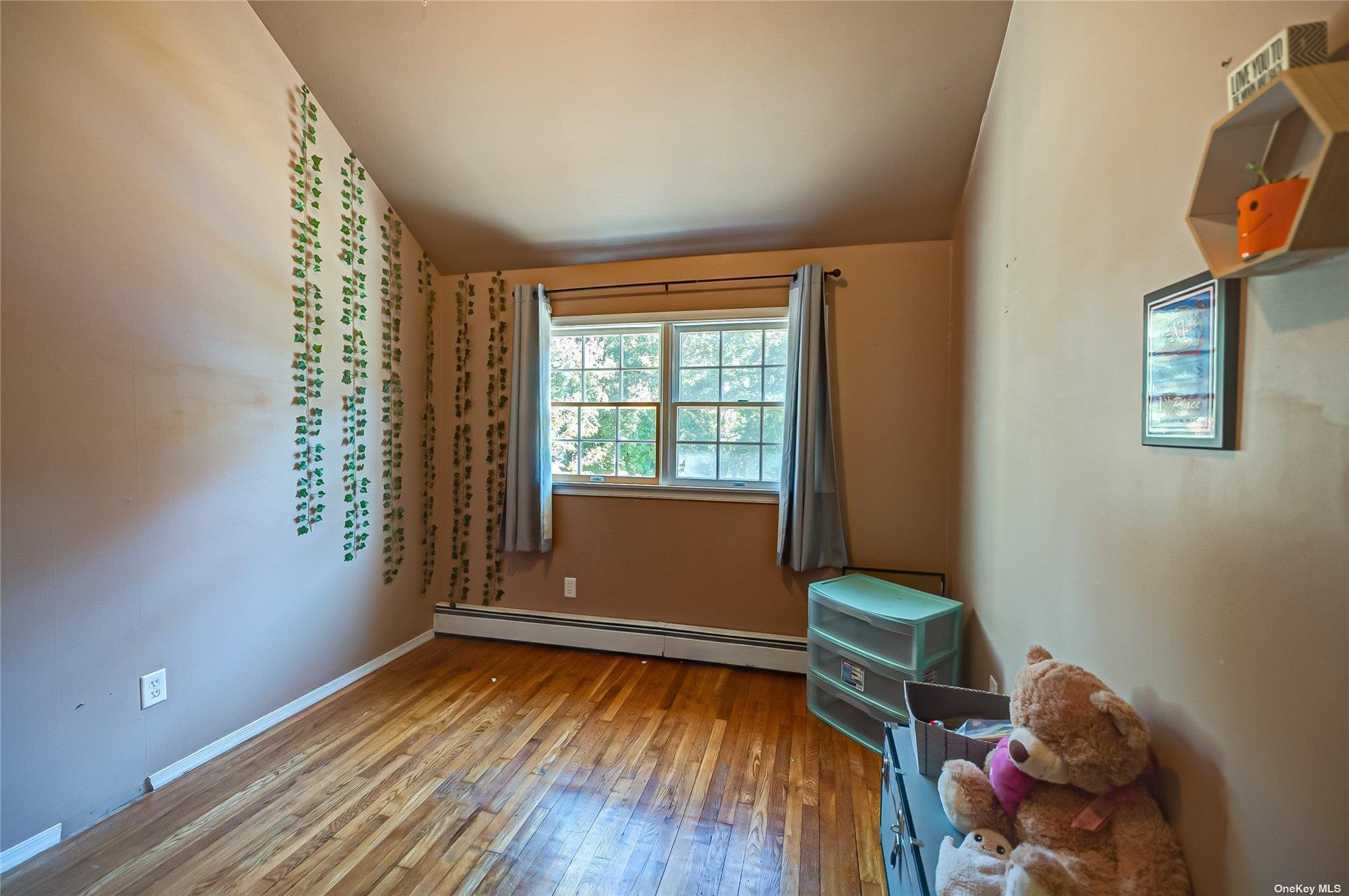 Single Family Hollins  Suffolk County, NY 11730, MLS-L3586031-18