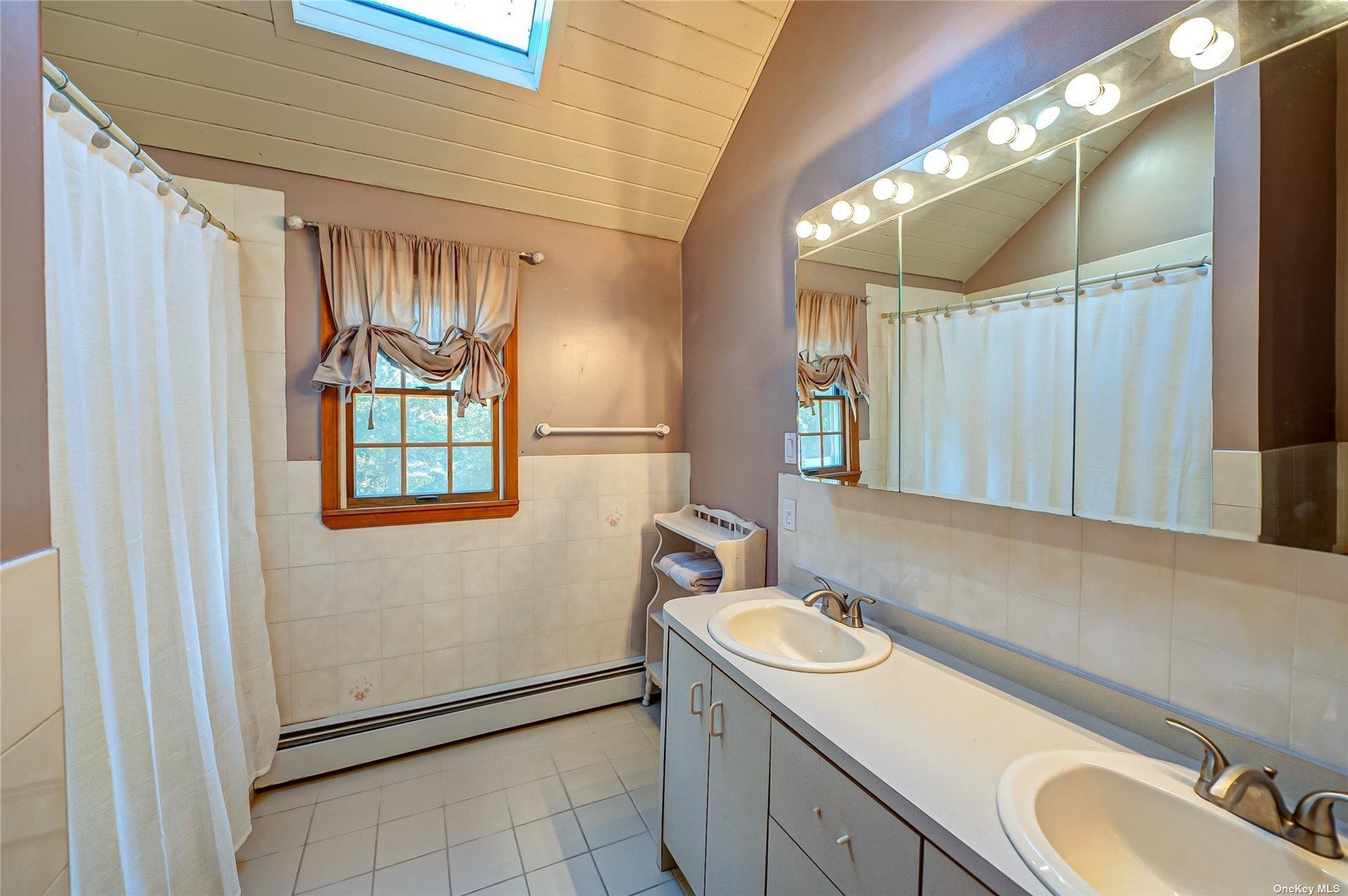 Single Family Hollins  Suffolk County, NY 11730, MLS-L3586031-21